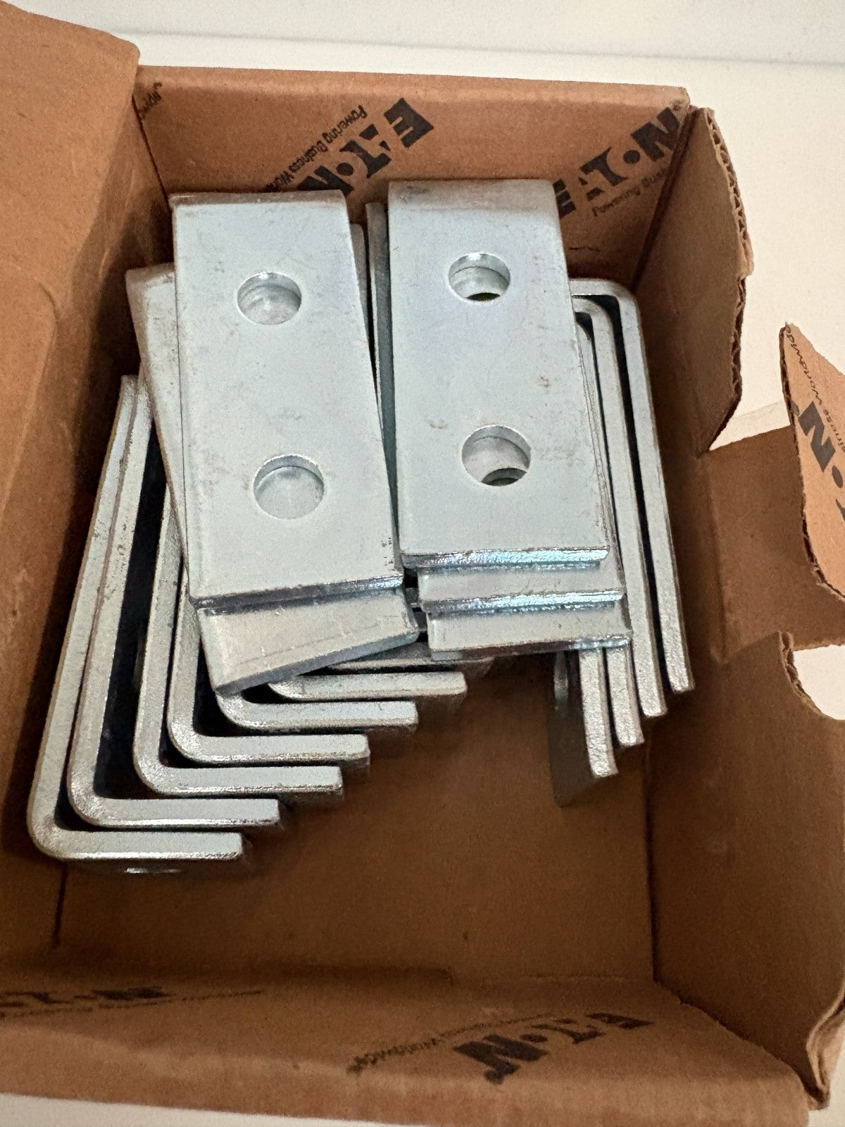 LOT OF 20 IN BOX  EATON 3H CORNER ANGLE CONNECTOR B103ZN4