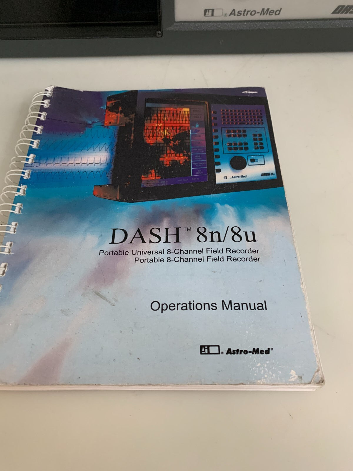 ASTRO MED DASH-8 CHART RECORDER W/PROTECTIVE BAG ALL CABLES AND MANUAL