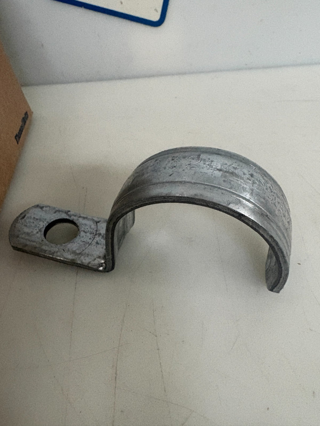 ABB THOMAS & BETTS 2" ONE HOLE E.M.T. STRAP CI1316  25 PER BOX1