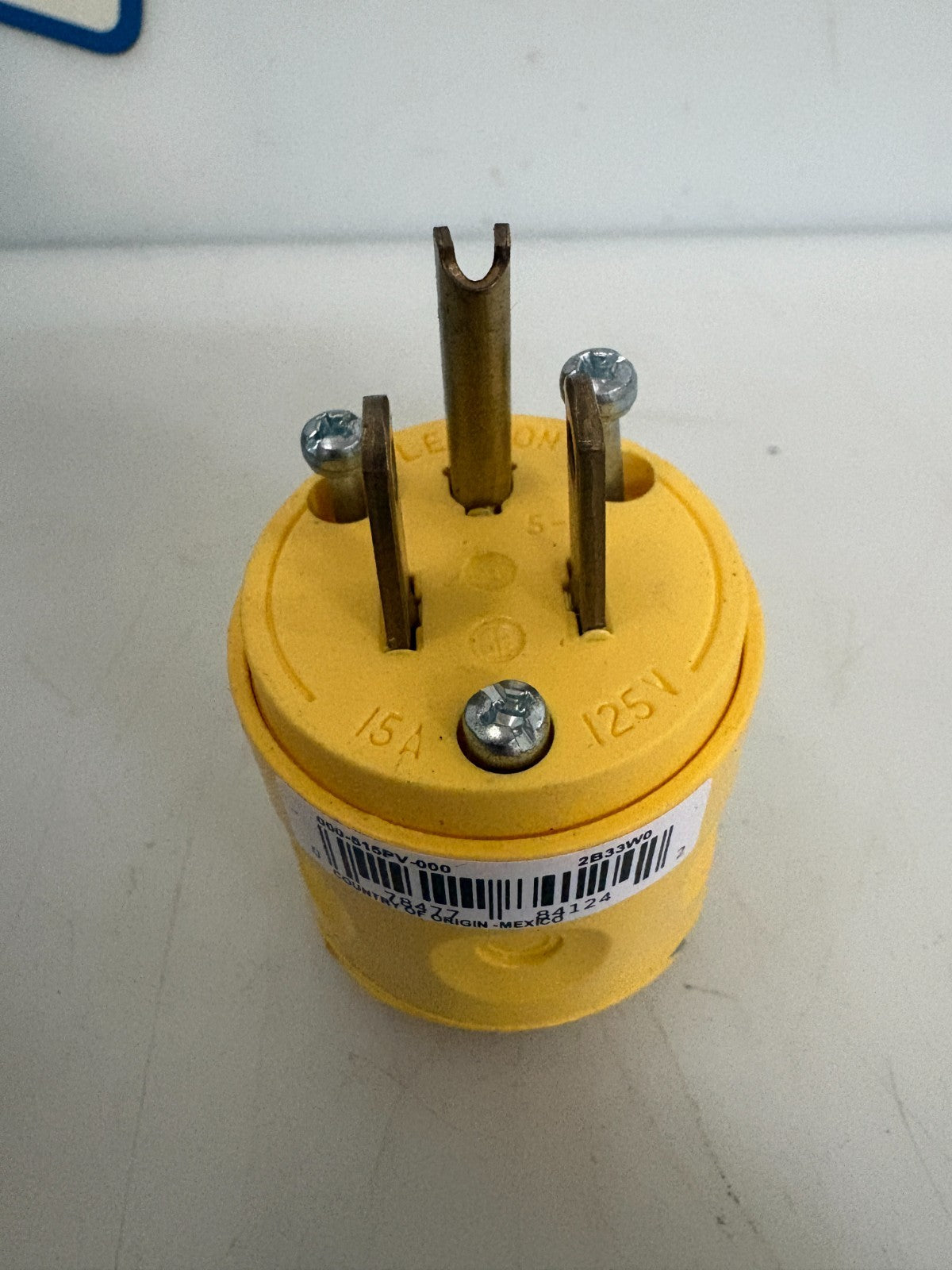BOX OF 10 LEVITON 2 POLE 3 WIRE ROUND PLUG 515 PV1