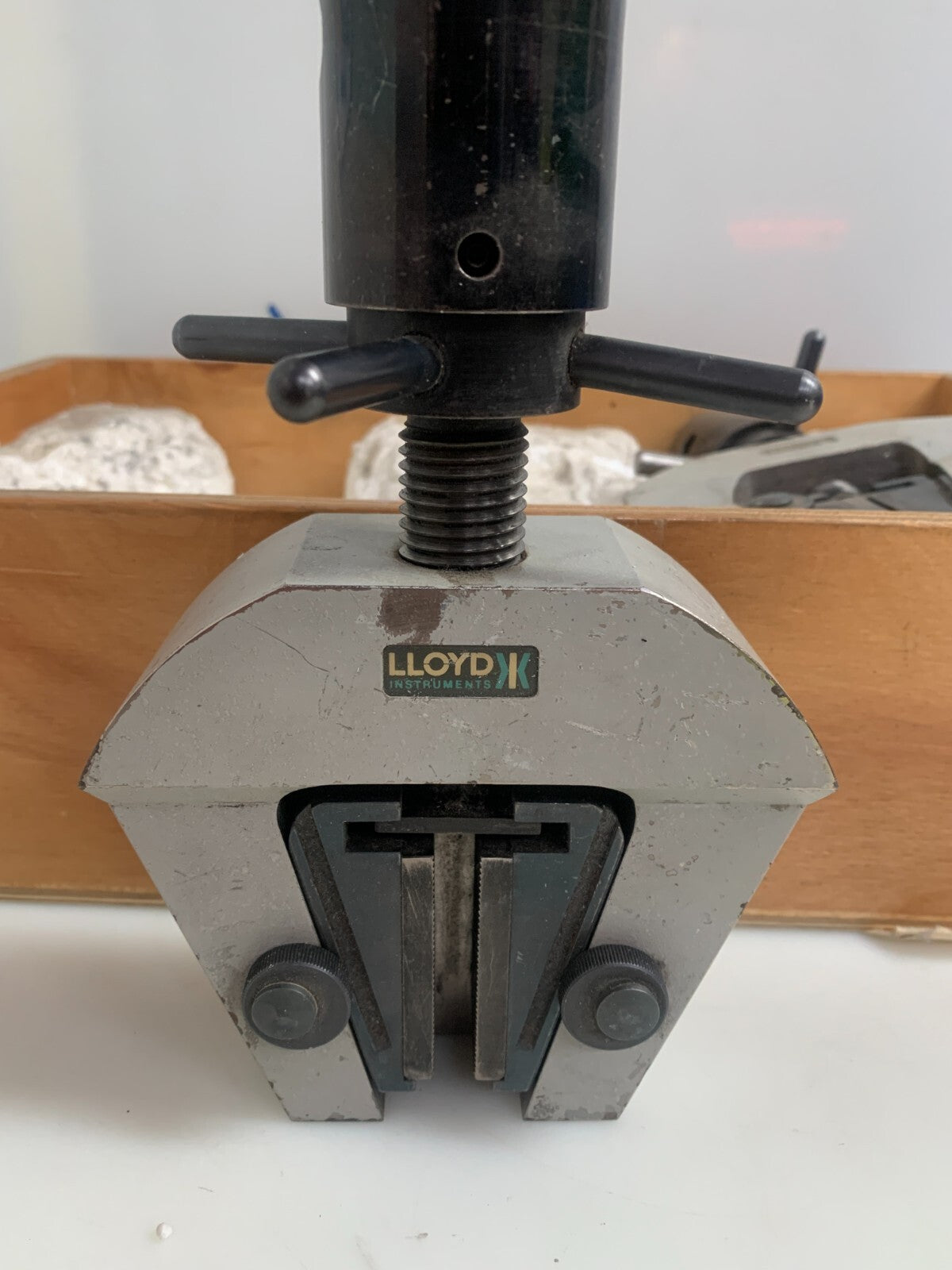 LOT OF 2  LLOYD INSTRUMENTS AMETEK MEASUREMENT GRIP TG 28