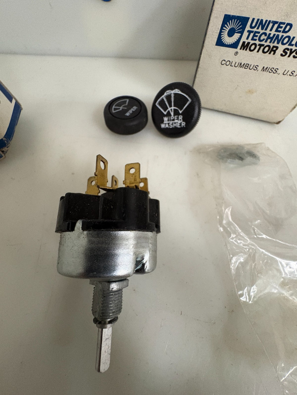 LOT OF 2 UNITED TECHNOLOGIES WIPER SWITCH SW 721025 S