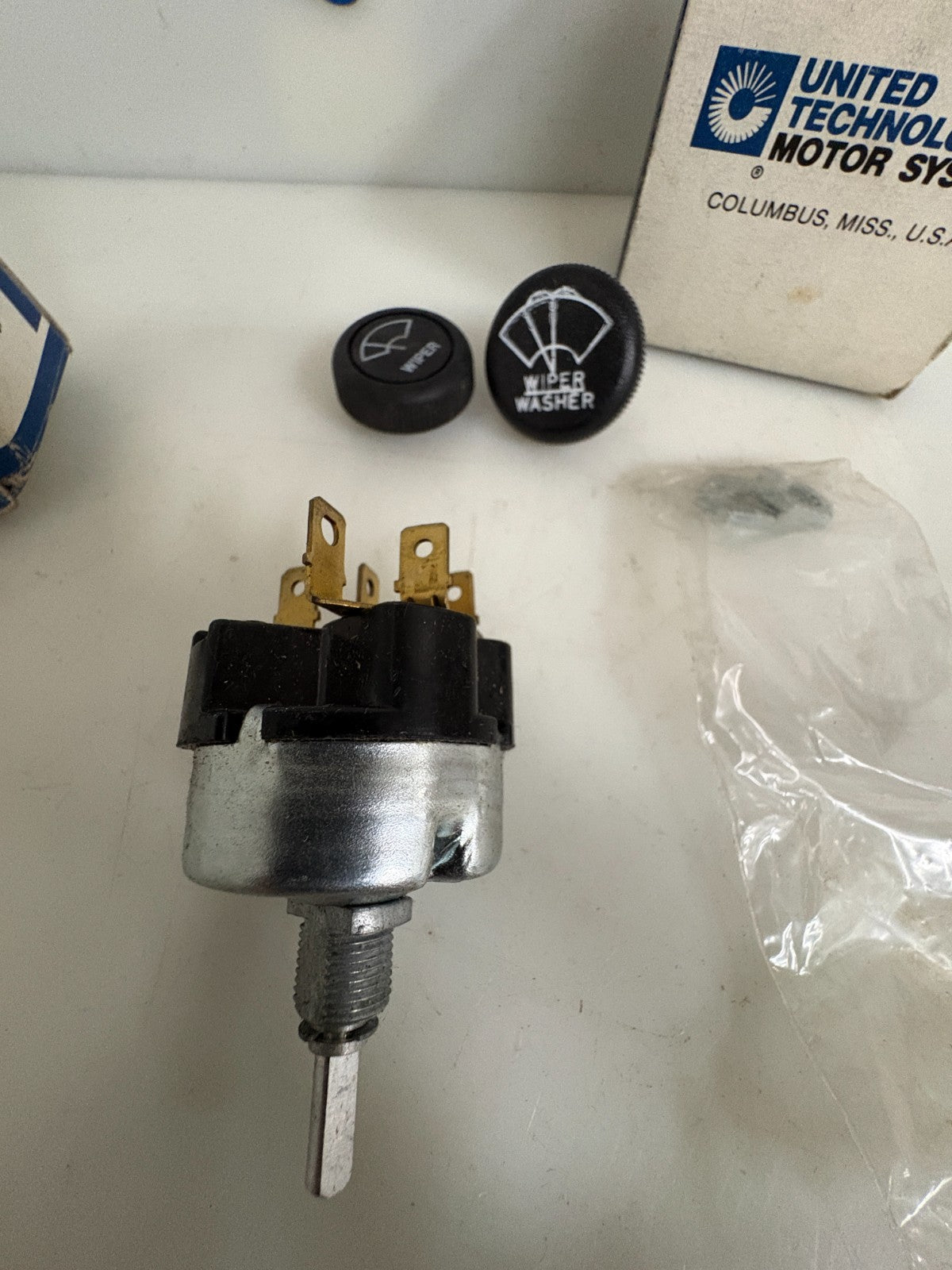 LOT OF 2 UNITED TECHNOLOGIES WIPER SWITCH SW 721025 S
