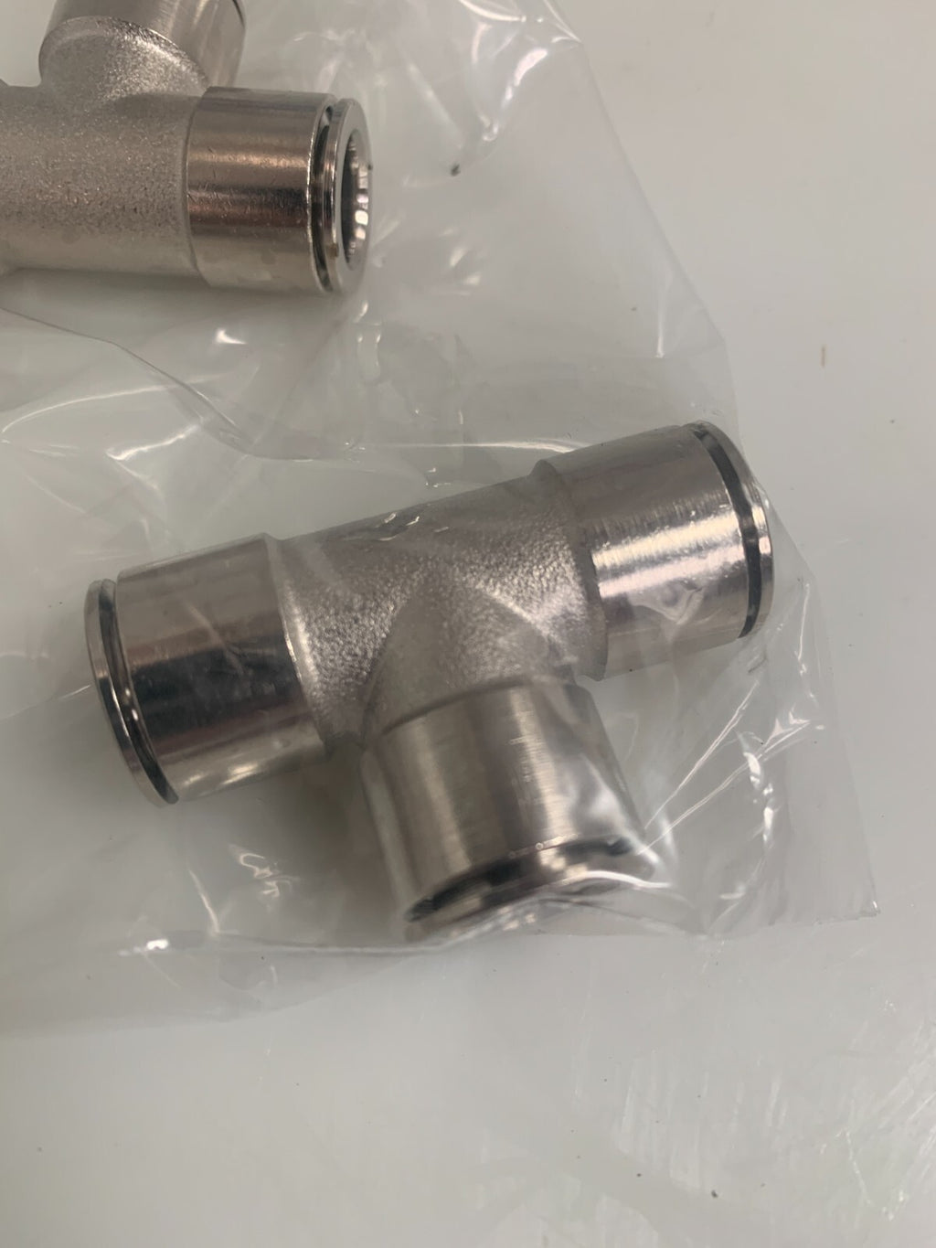 LOT OF 12 FESTO PUSH IN T CONNECTOR 558790 NPQM-T-Q12-E-P10