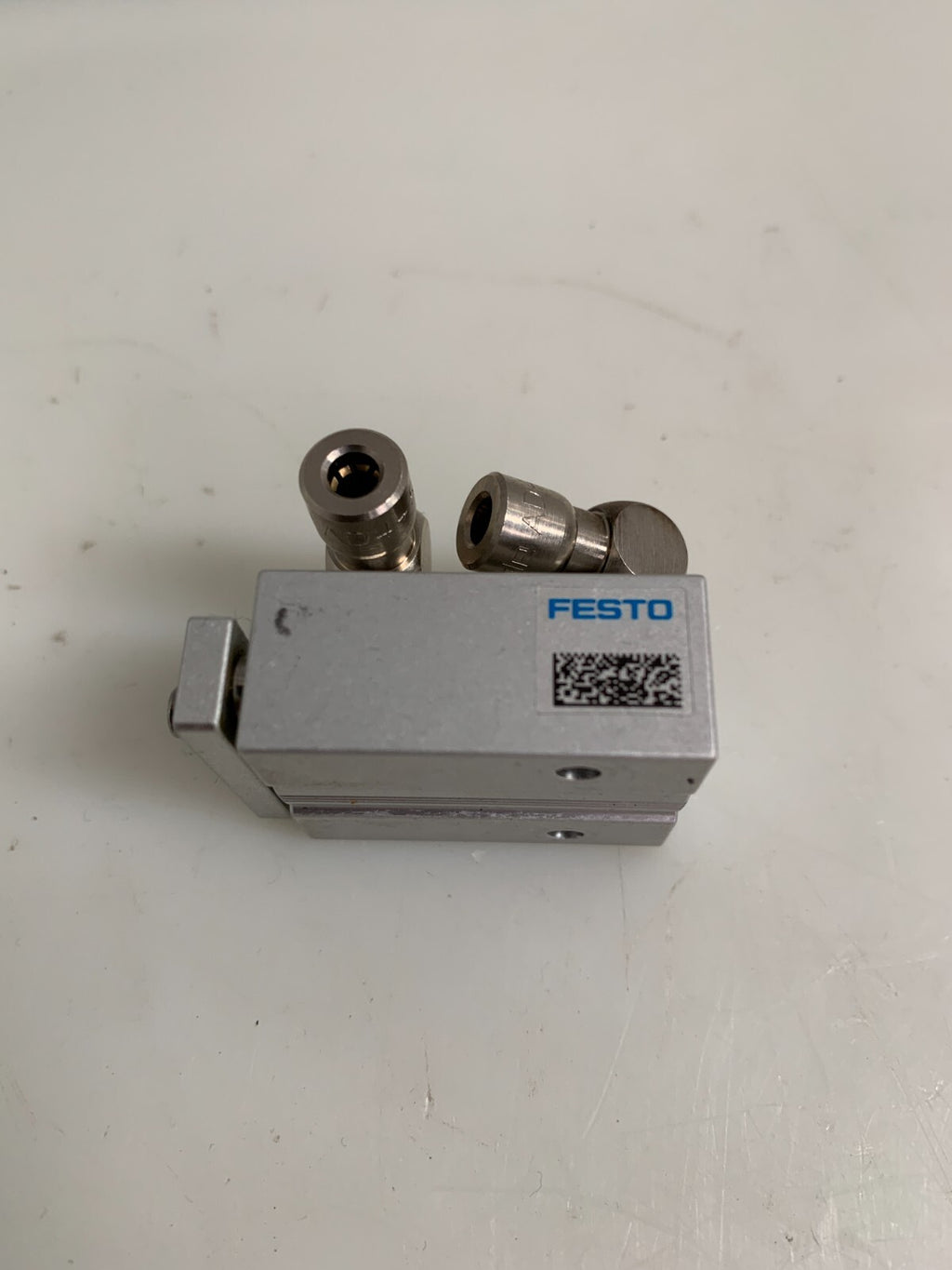 FESTO GUIDED ACTUATOR DFM-6-15-P-A-GF 4149946 NEVER USED W/ FITTING