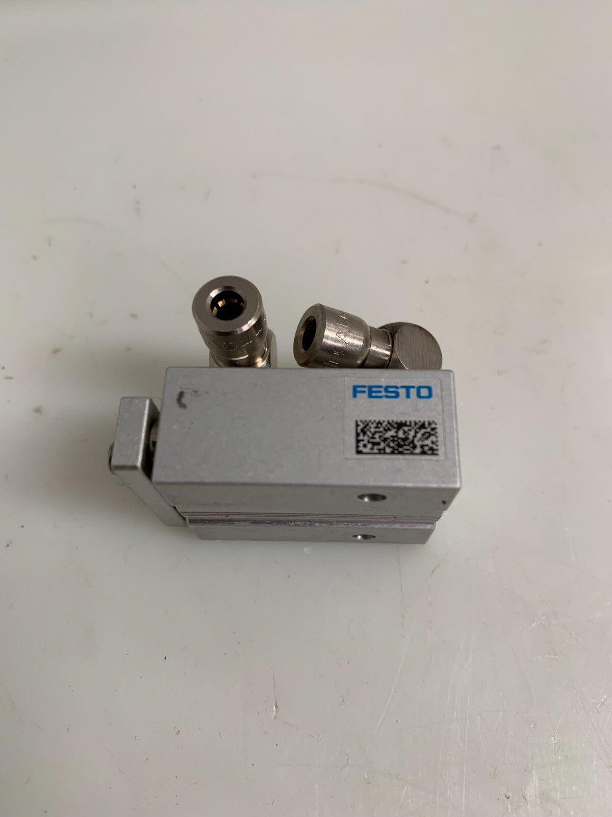 FESTO GUIDED ACTUATOR DFM-6-15-P-A-GF 4149946 NEVER USED W/ FITTING