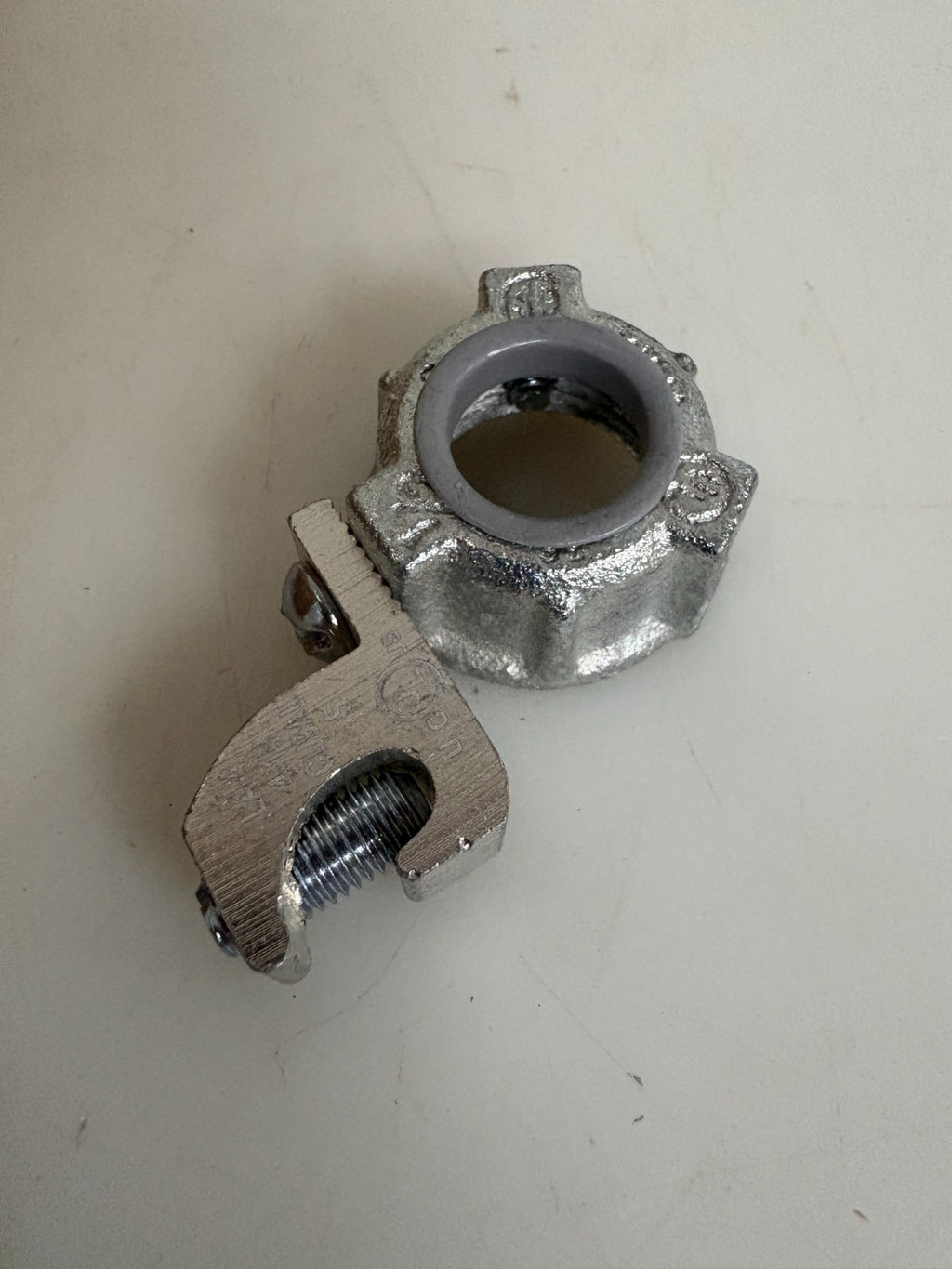 LOT OF 30 EATON CROUSE HINDS 1/2" MI GROUND BUSH-LAY-IN LUG # GLL11