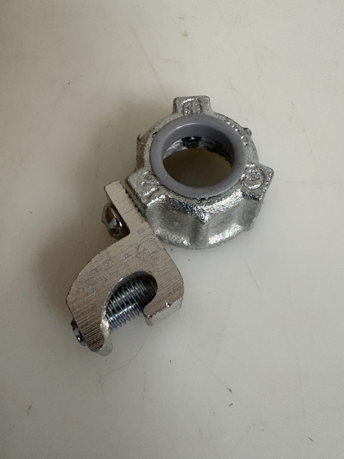 LOT OF 30 EATON CROUSE HINDS 1/2" MI GROUND BUSH-LAY-IN LUG # GLL11