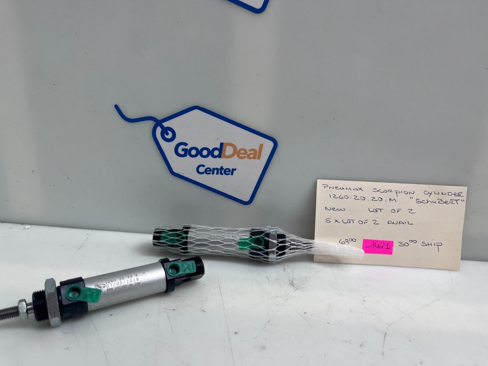 PNEUMAX 1260.20.20.M / 12602020M  Scorpion Cylinder to ISO 6432 (Lot of 2)