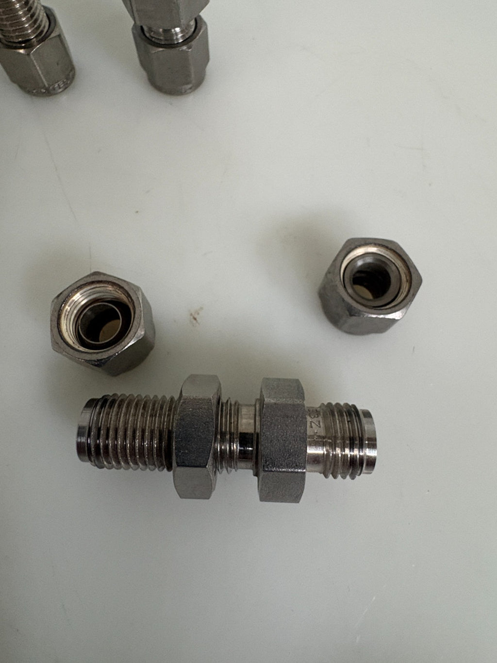 LOT OF 5 SWAGELOK S STEEL TUBE UNION 1/4" X 1/4" 316-S3Z