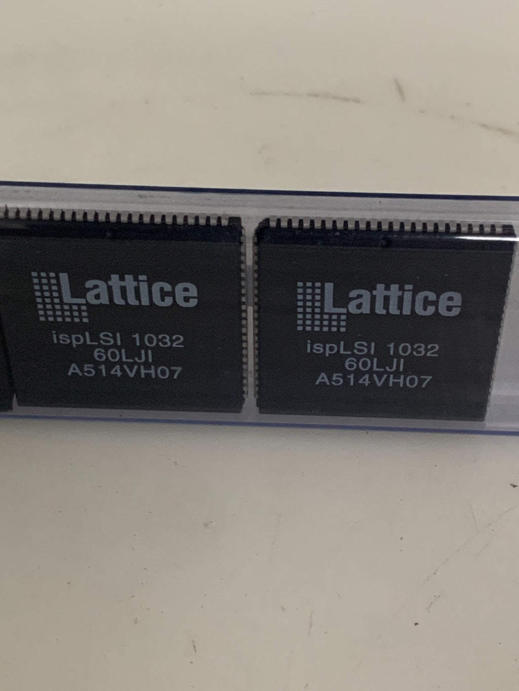 LOT OF 2 LATTICE SEMI CONDUCTOR ISPLSI 1032 60LJI