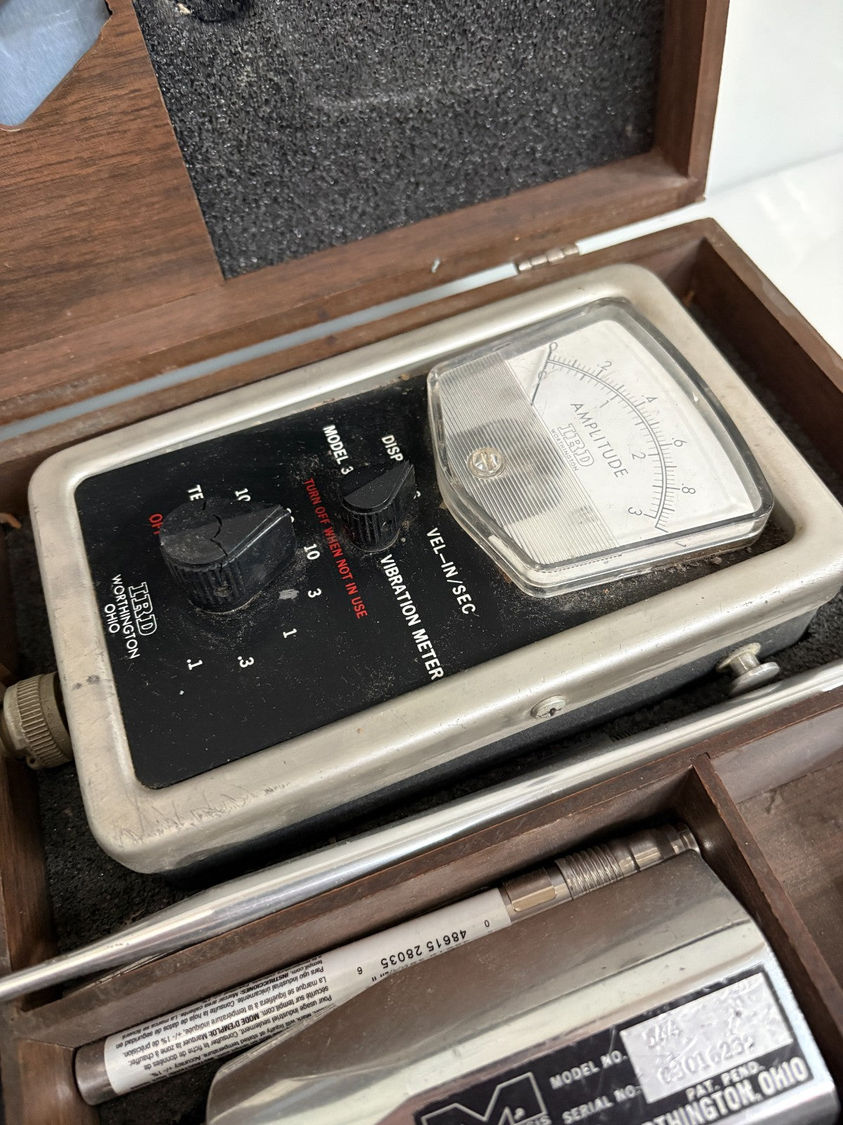 IRD PORTABLE VIBRATION METER MODEL 306 COMPLETE IN CASE1