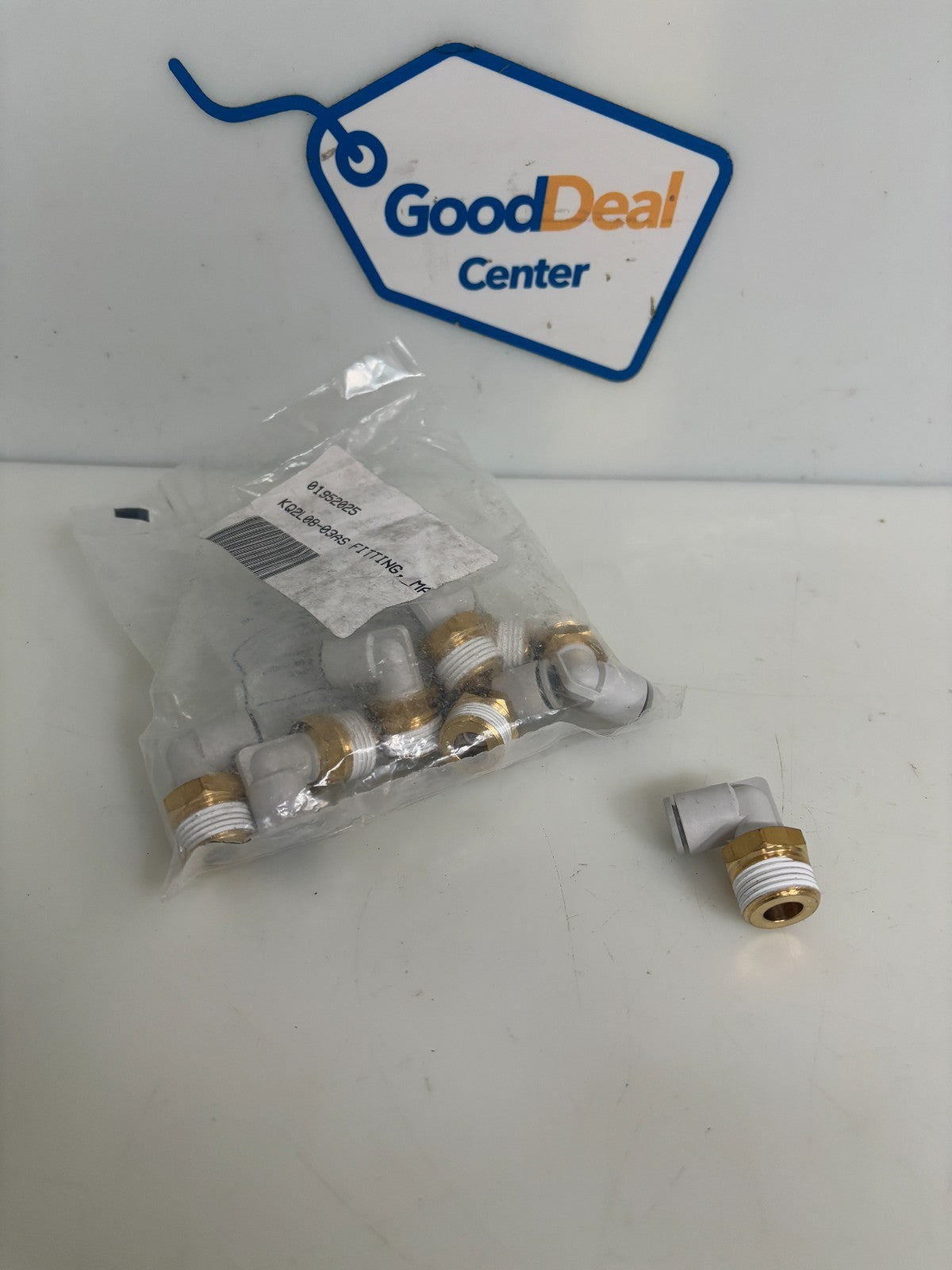 LOT OF 8 SMC FITTING ELBOW TUBE FITTING KQ2L08-03AS0