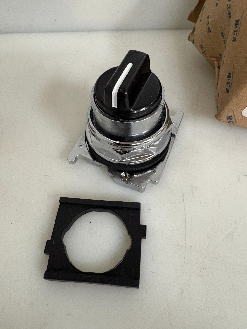 EATON 3 POSITION SELECTOR SWITCH 10250T13531