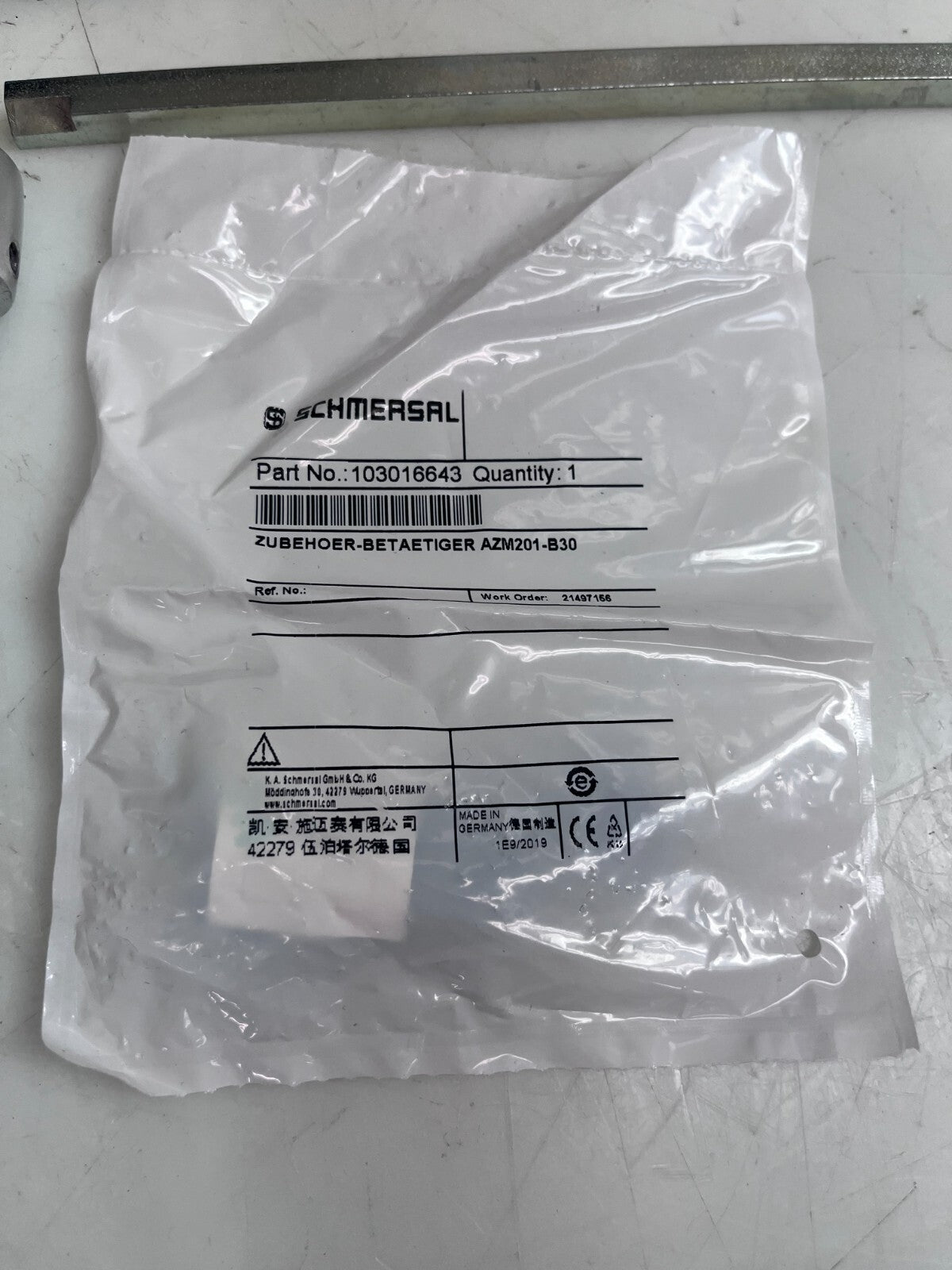 SCHMERSAL ZUBEHOER-BETAETIGER  AZM201-B30 Safety Interlock Switch 1030166430