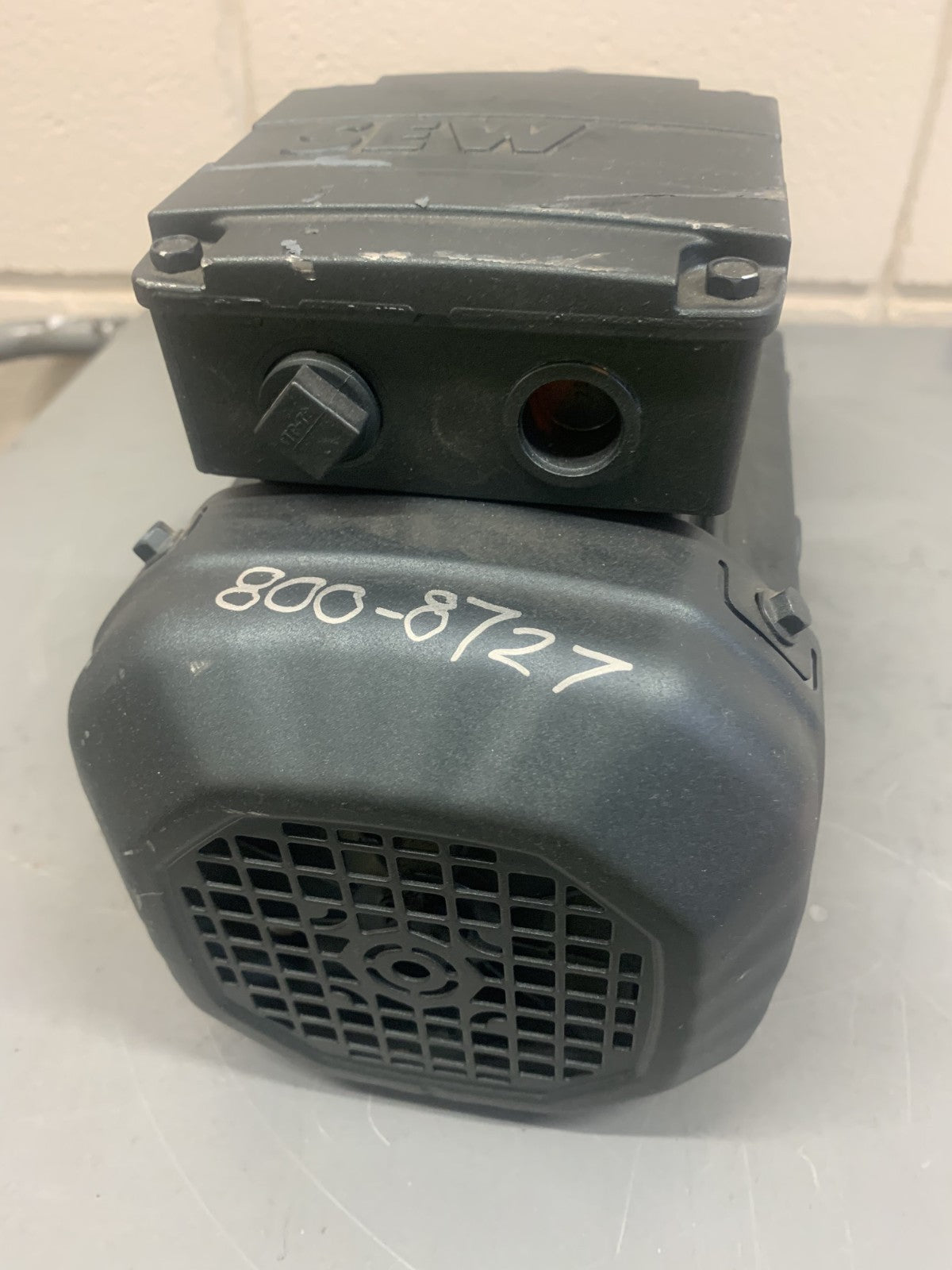 SEW EURODRIVE INVERTER DUTY MOTOR VPWM R27 DRE80M4/RI W/ GEAR BOX R27/73