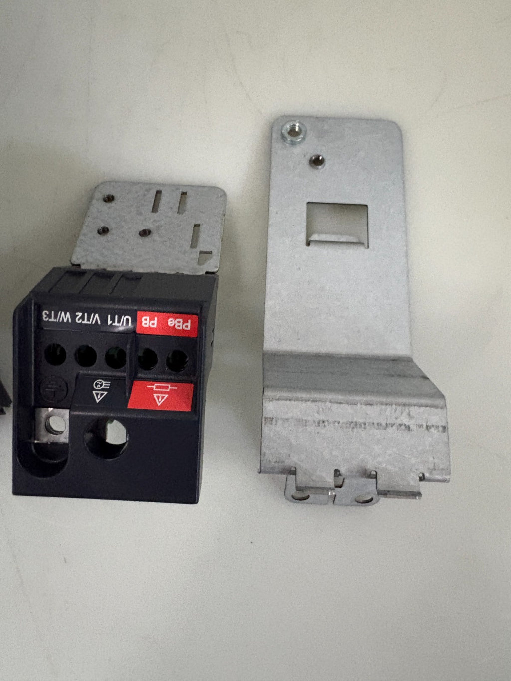SCHNEIDER SERVO DRIVE ATV32H075N4 ALTIVAR 323