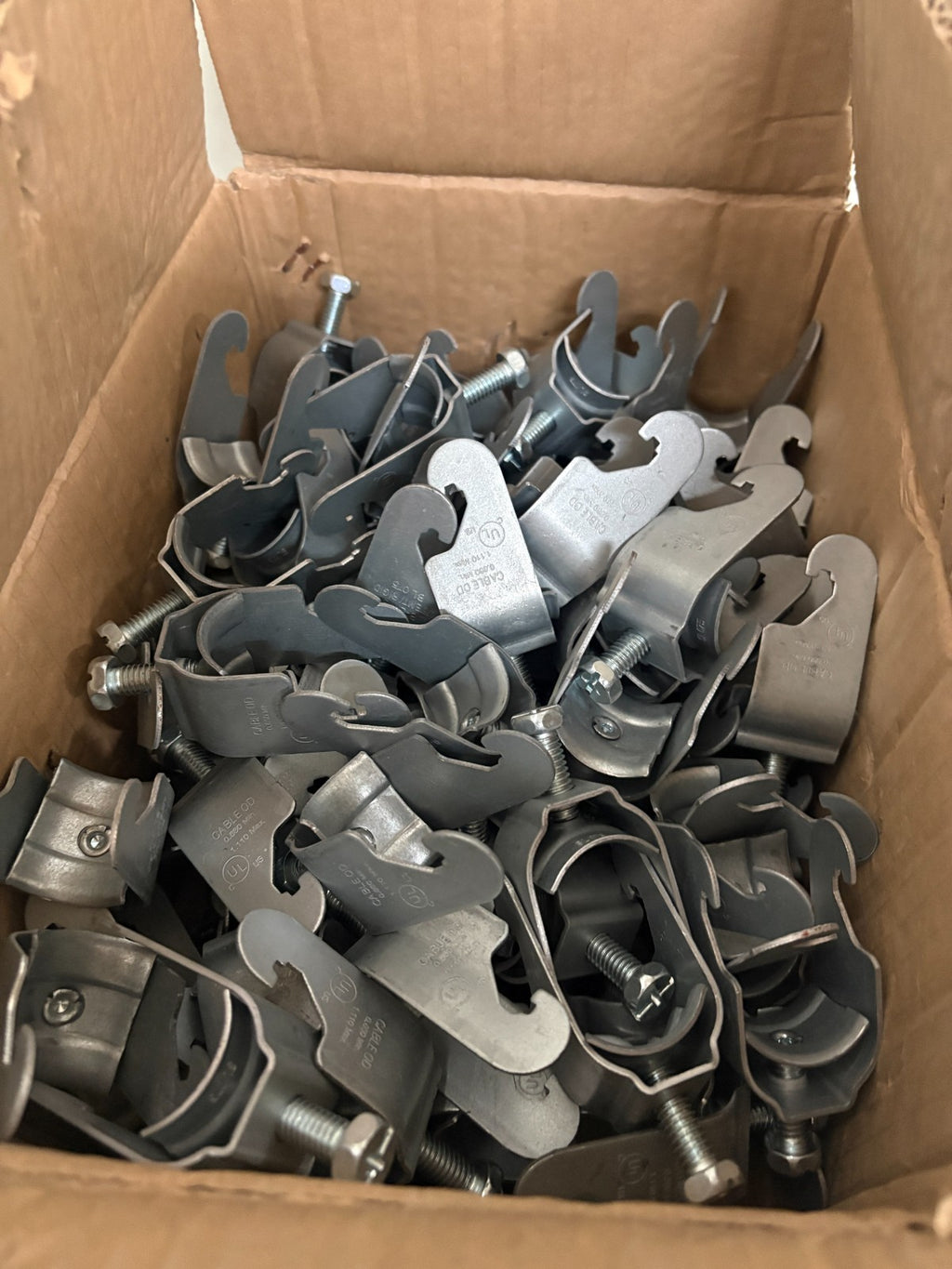 EATON ONE PIECE CONDUIT CLAMP BL075 3/4"  100 IN BOX3