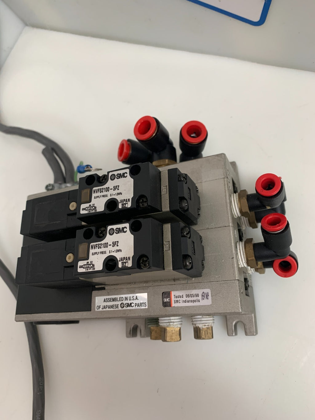 SMC  Solenoid Valve  NVFS2100-5FZ  w/Distribution Block & Fittings (Lot of 2)