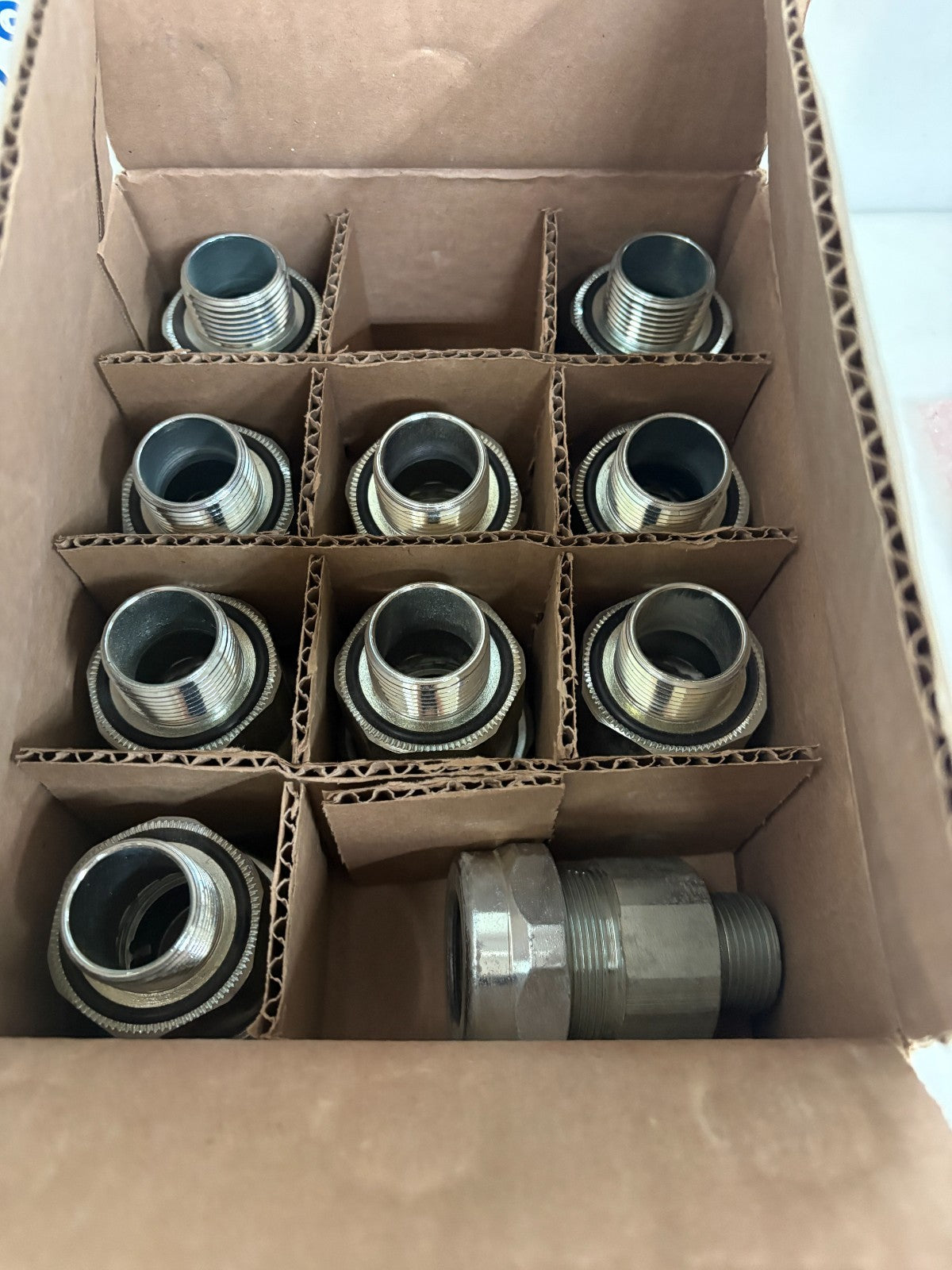 ABB THOMAS & BETTS 1" STAR TECK CABLE FITTING W/SEAL RING ST 100-469S 10 PER BOX4