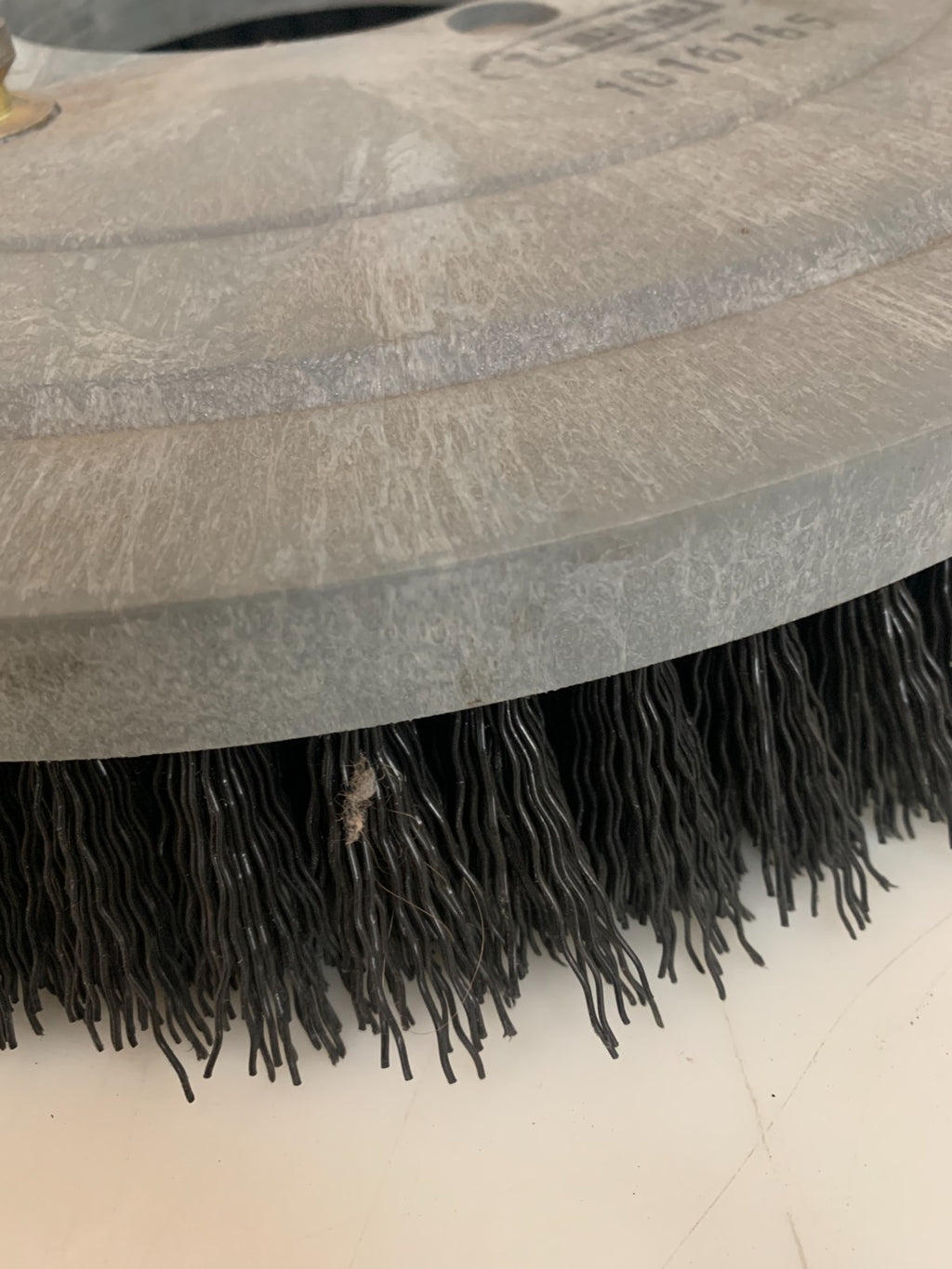 TENNANT 17" NYLON SCRUB BRUSH 3 LUG #10167652