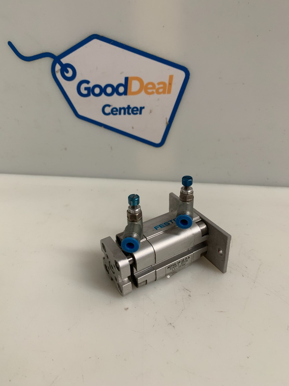 FESTO   ADVUL-16-15-PA   Pneumatic Cylinder 156853  W/2 Adjustable Valves