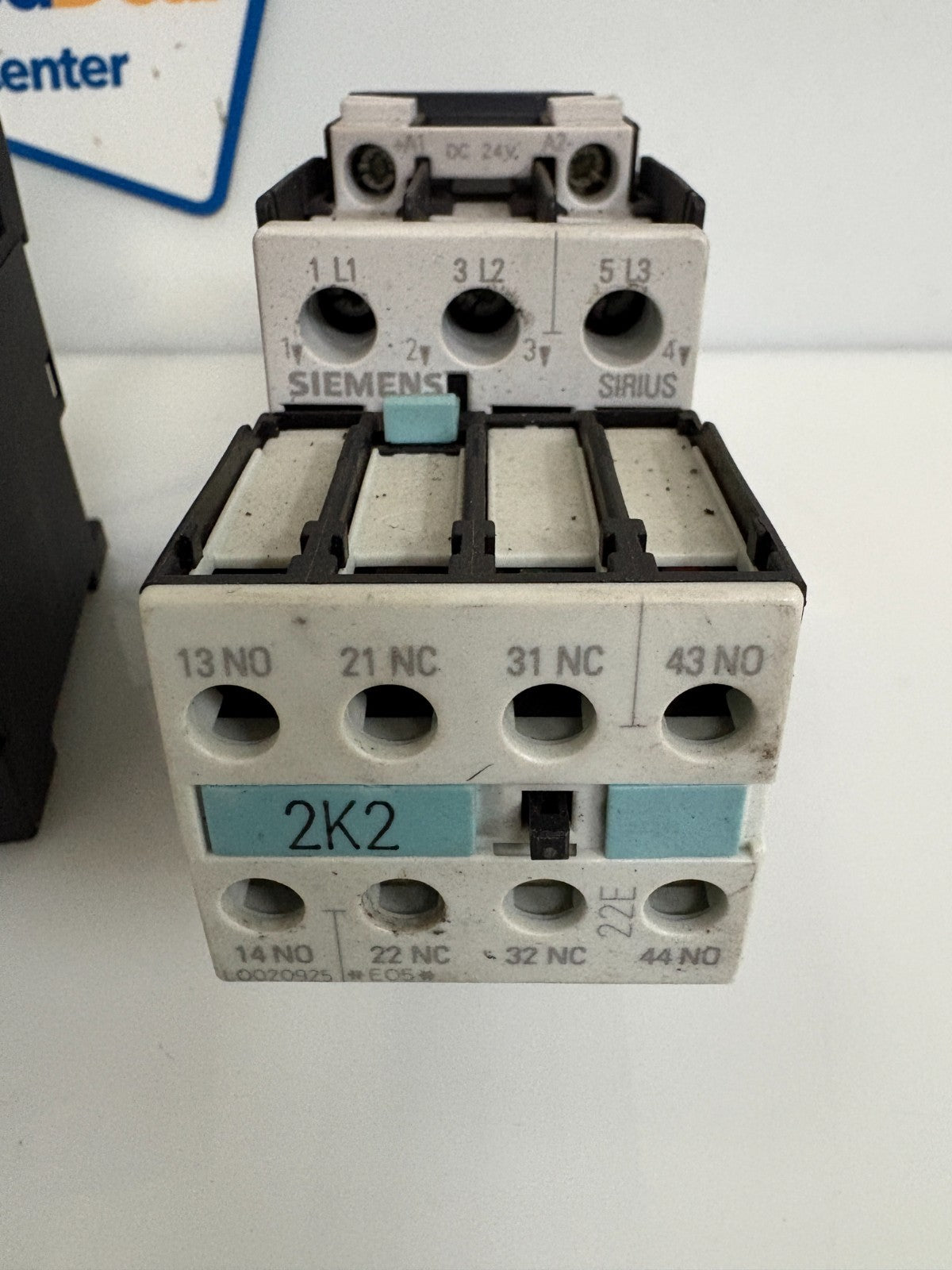 LOT OF 2 SIEMENS CONTACTOR 3RT1025-1B W/3RH1921-1HA22 AND 3RT 1926-1BB00