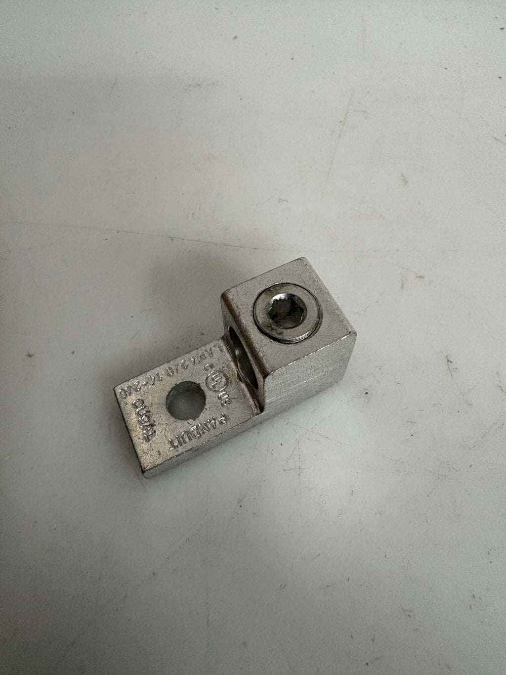 LOT OF 17 PANDUIT ALUMINIUM MECHANICAL SINGLE BARREL LUG LAMA2/0-14-QY