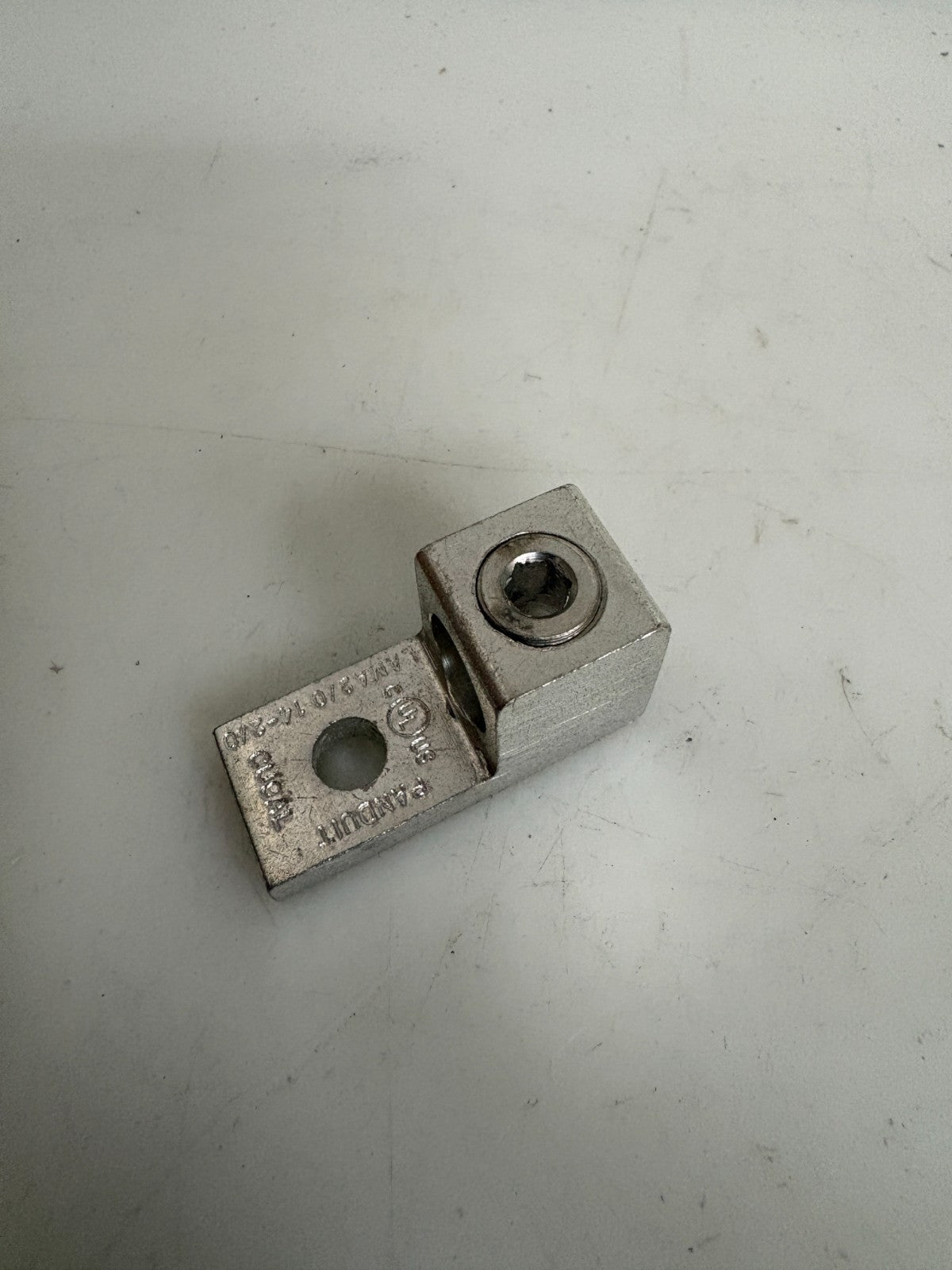 LOT OF 17 PANDUIT ALUMINIUM MECHANICAL SINGLE BARREL LUG LAMA2/0-14-QY