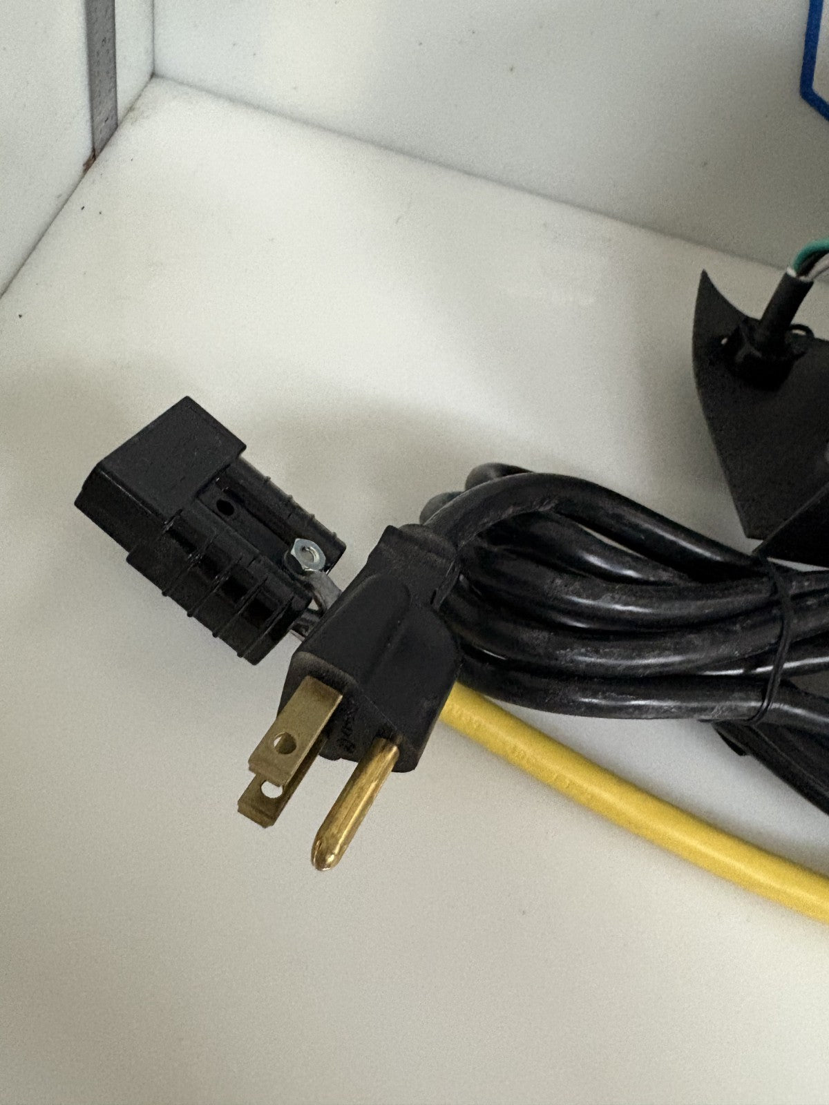 VULCAN 12V 10AMP BATTERY CHARGER EA12/10L3
