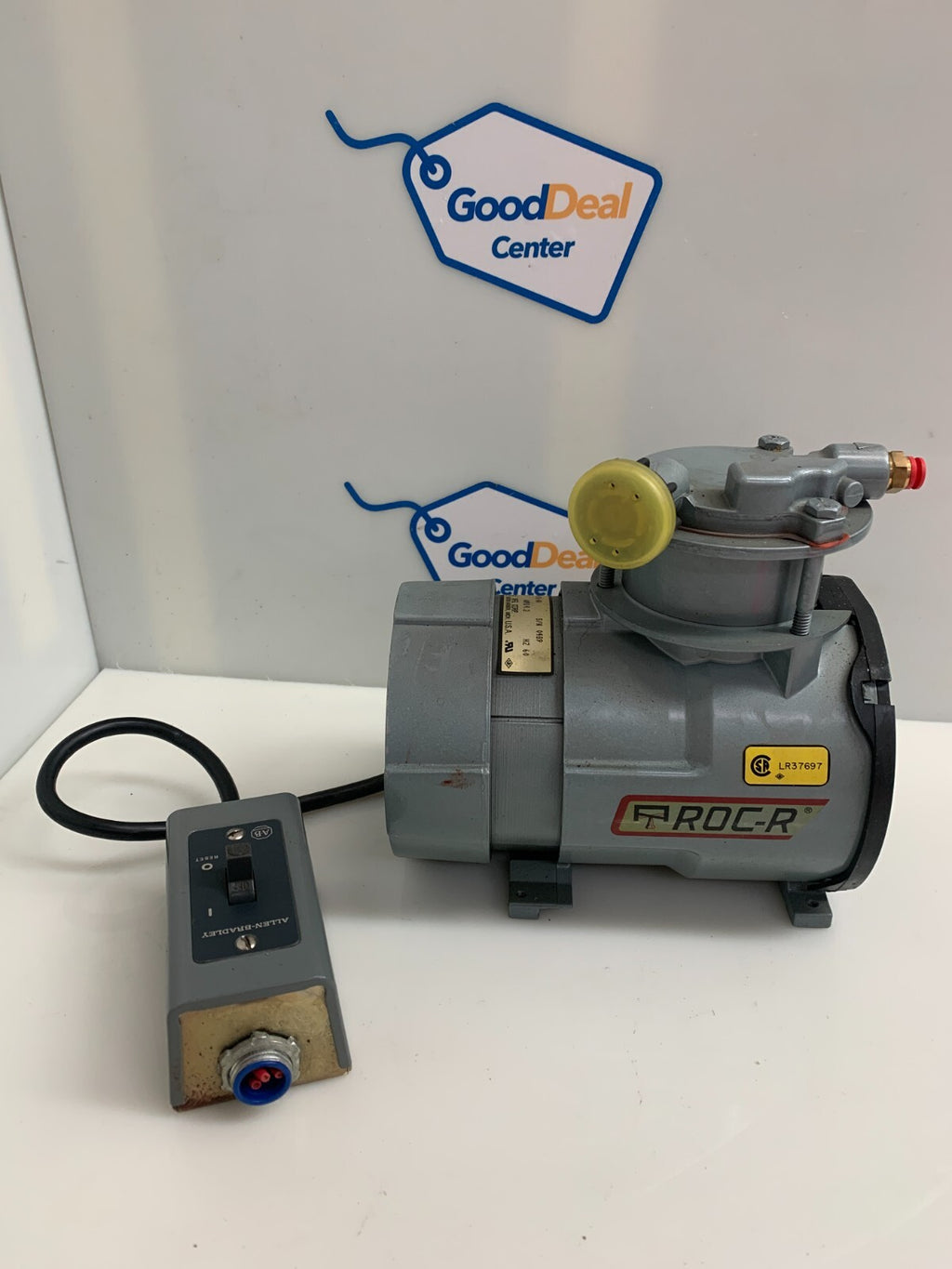 GAST Vacuum Pump  R0A-P101-AA  w/ ALLEN-BRADLEY  On/Off Switch