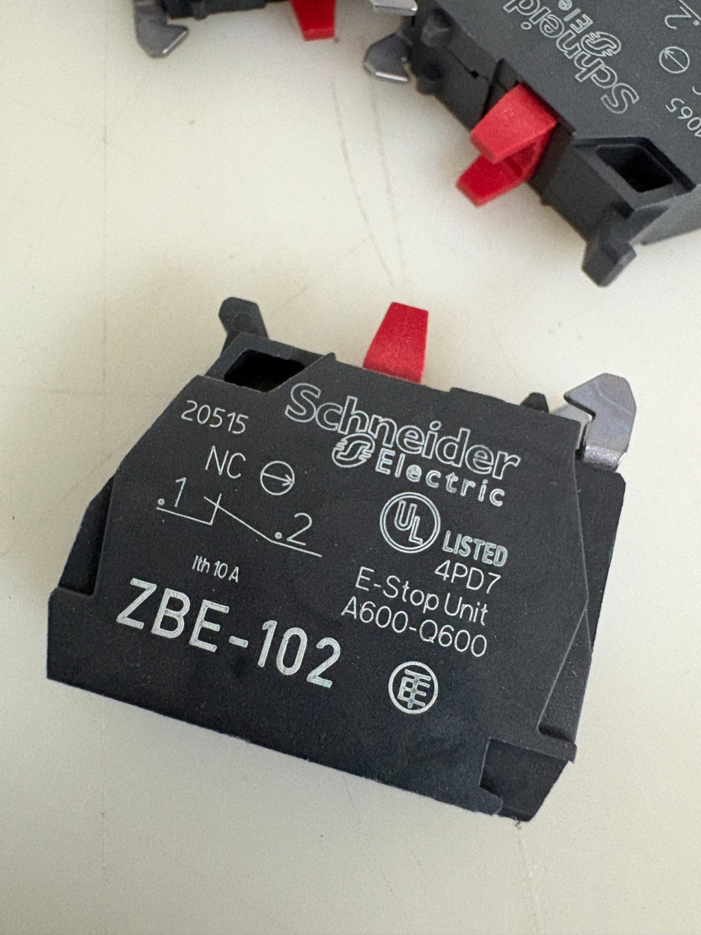 LOT OF 8 SCHNEIDER ELECTRIC CONTACT BLOCK ZBE-1021