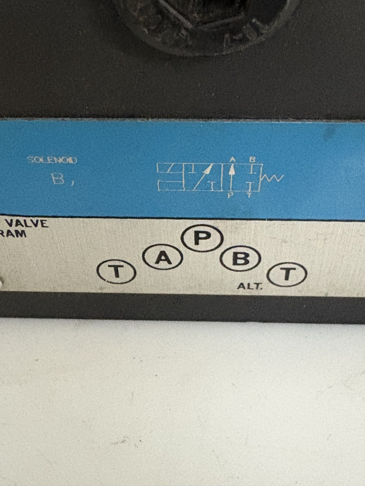 EATON VICKERS HYDRAULIC PILOT VALVE DG4S2-012A-B-60