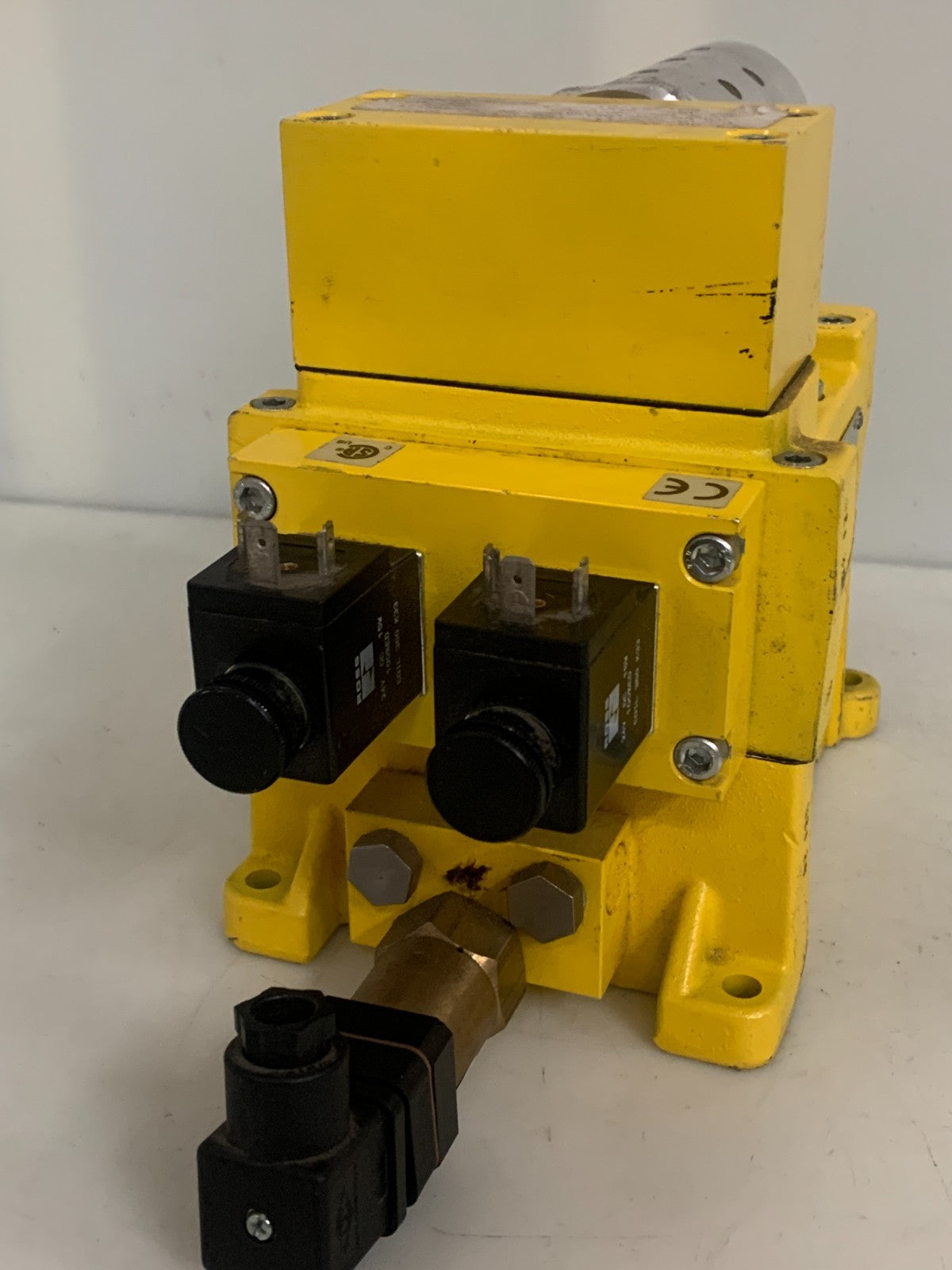 ROSS CONTROLS DOUBLE SOLENOID VALVE W/BASE DM2CNA 54A21 2-8 BAR