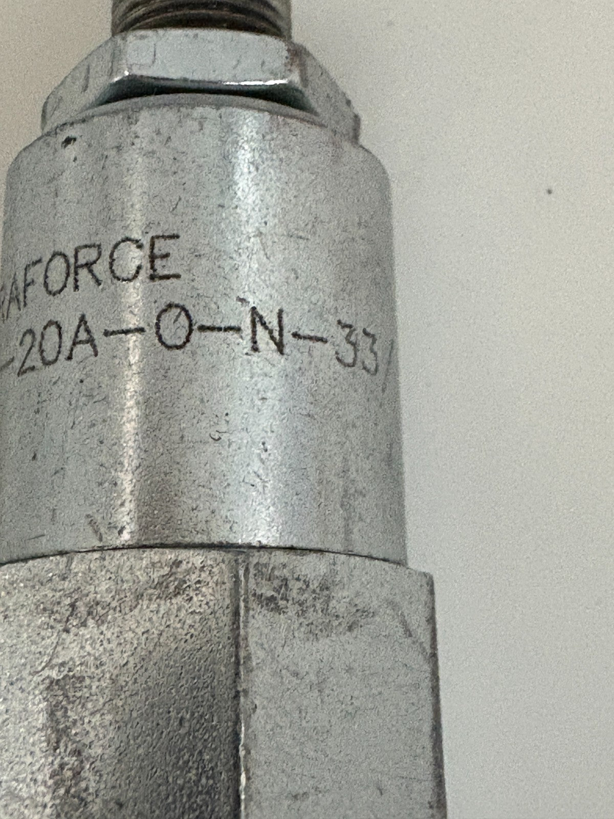 LOT OF 2 HYDRA FORCE HYDRAULIC RELIEF VALVE RV10-20A-0-N-33