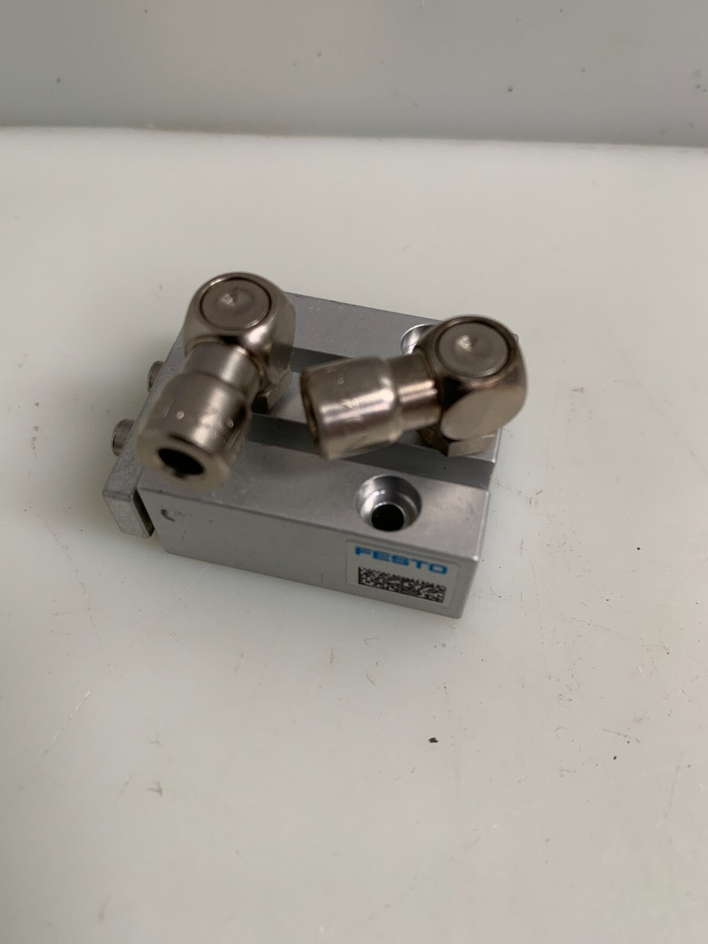FESTO GUIDED ACTUATOR DFM-6-15-P-A-GF 4149946 NEVER USED W/ FITTING2