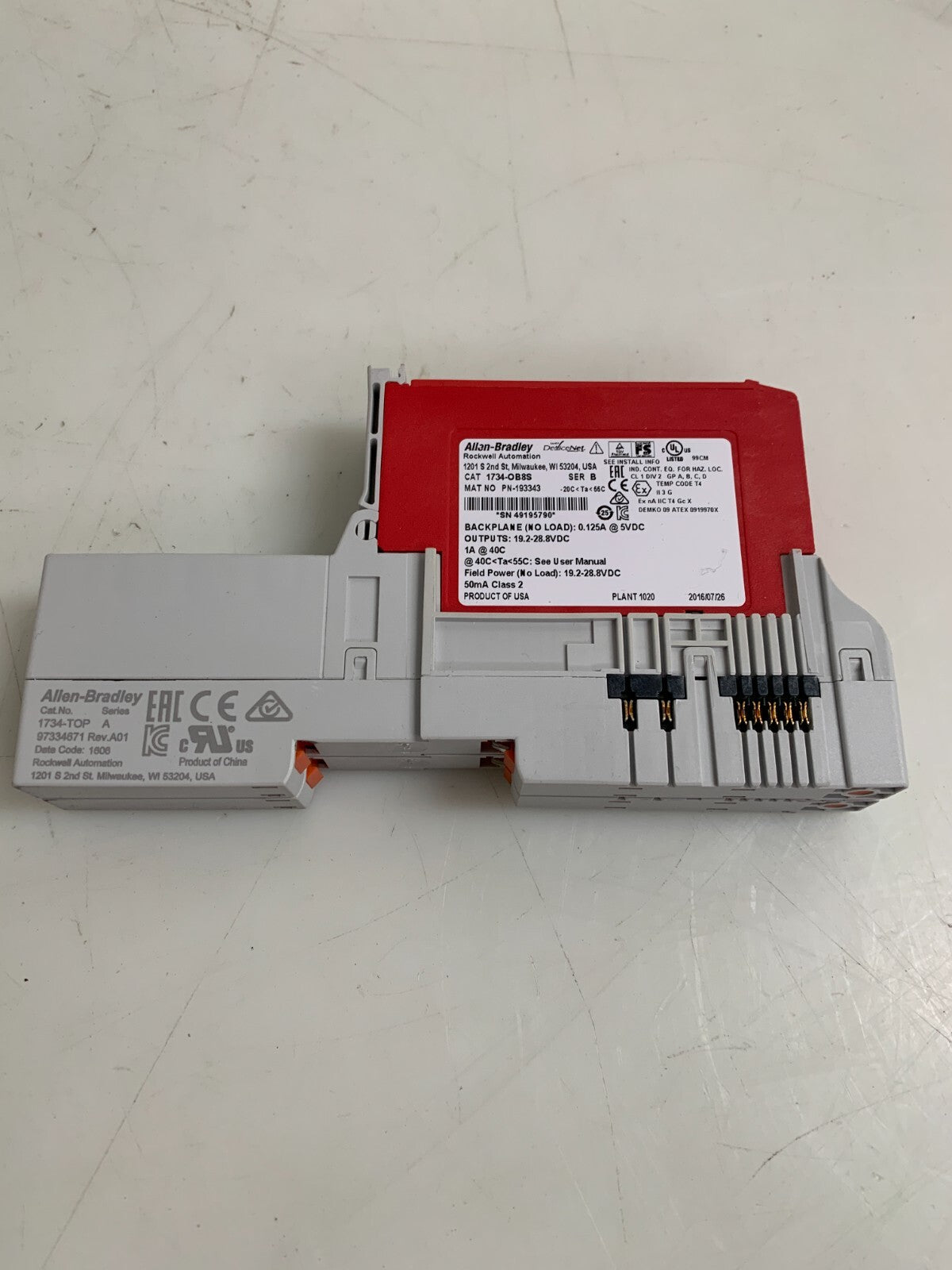 ALLEN BRADLEY 8 CHANNEL SAFETY SOURCING OUTPUT MODULE 1734-0B8S  SER B #1933433