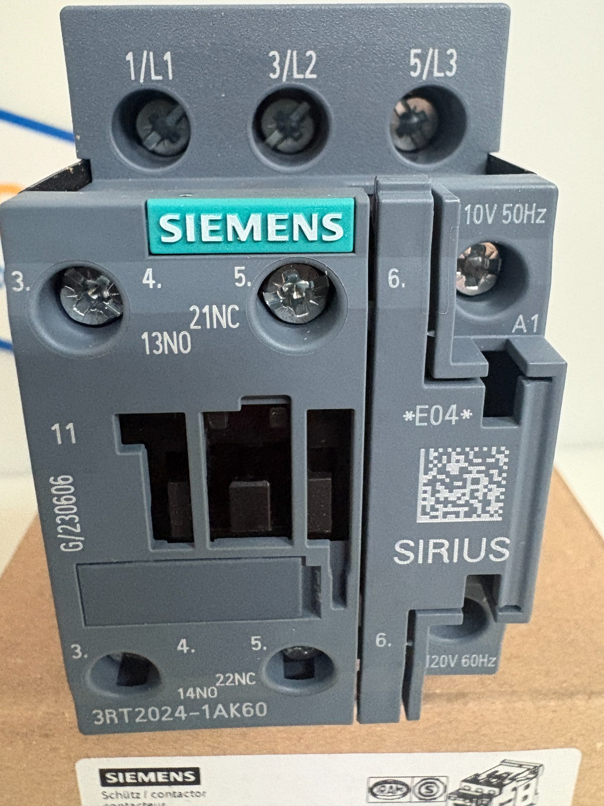 LOT OF 3 SIEMENS CONTACTOR 3RT2024-1AK60