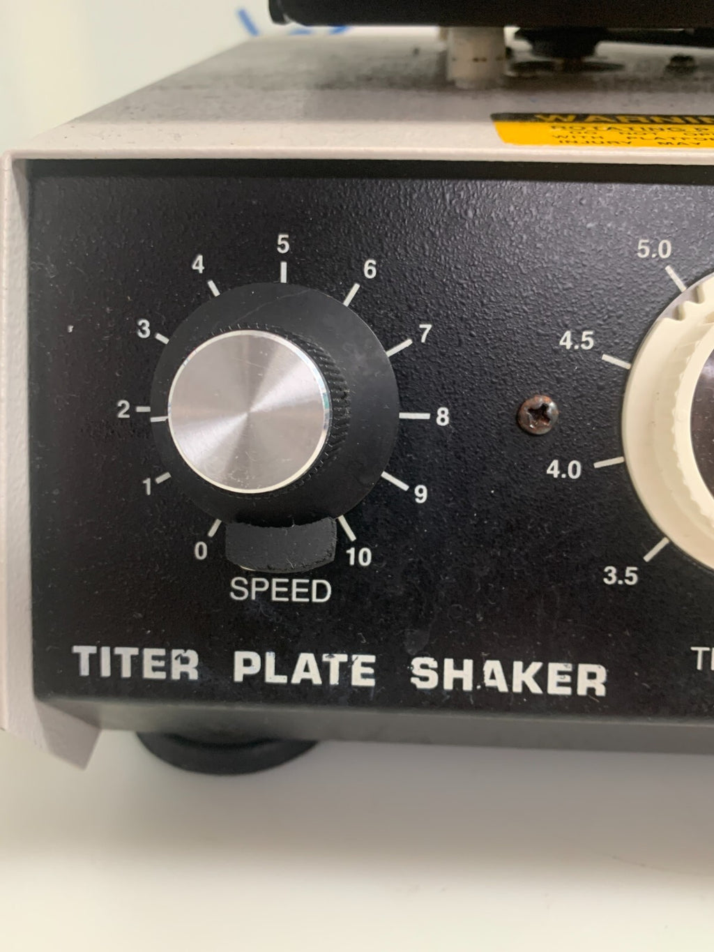 Lab-Line Instruments 4625 Tabletop Variable Speed Titer Plate Shaker