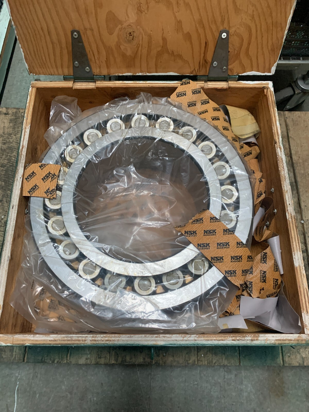 SKF SPHERICAL ROLLER BEARING 23152 CA C3 W33 NEW IN WOOD CASE