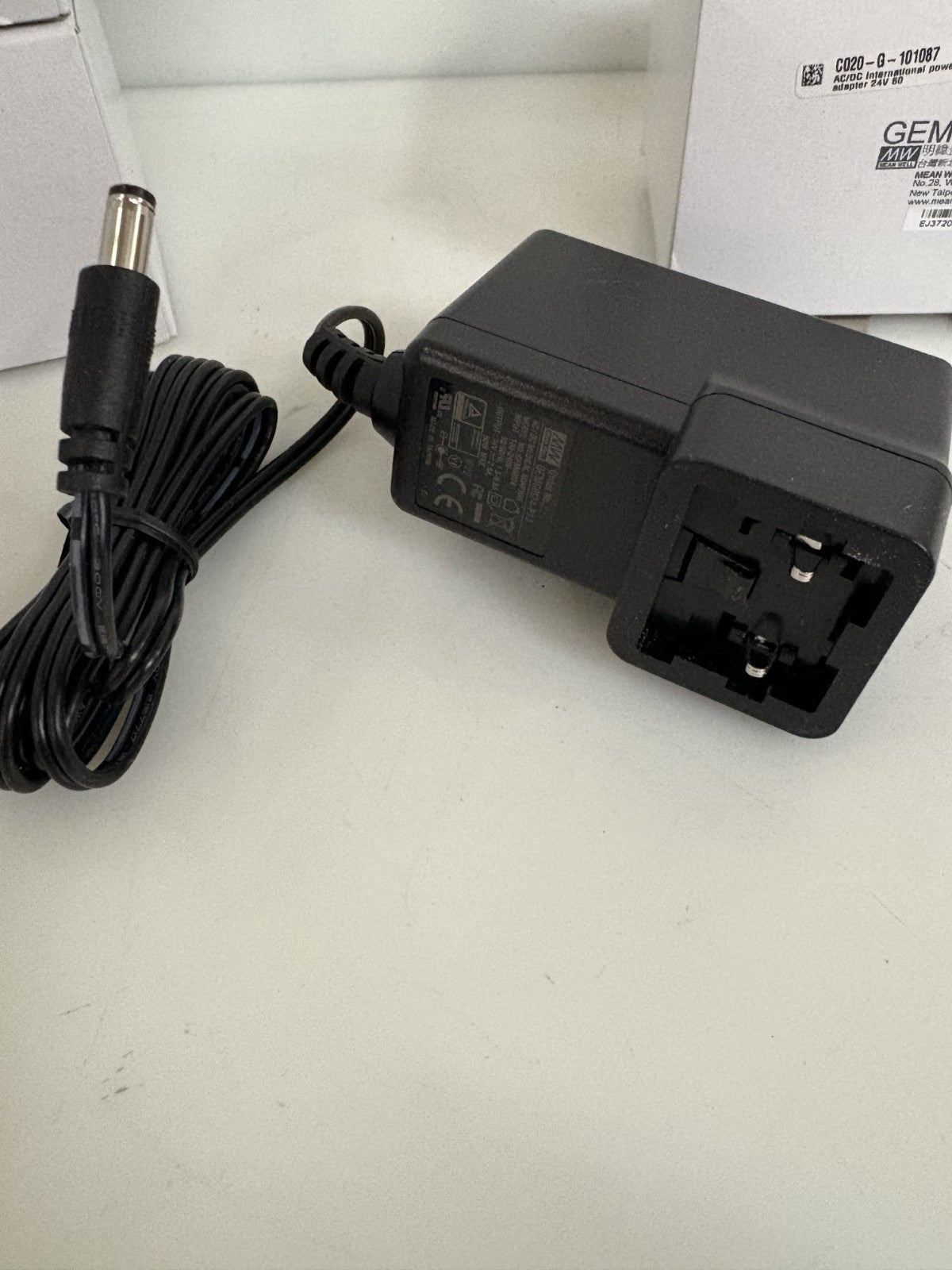 LOT OF 4 MEAN WELL POWER SUPPLY 60W GEM 60I24-P1J1