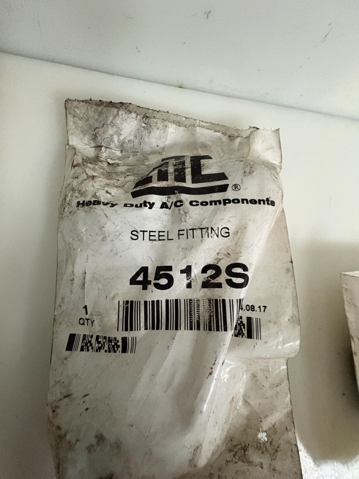 ATC MIX LOT 1X STEEL FITTING 4512S 1X AC BEADLOCK 4398S2