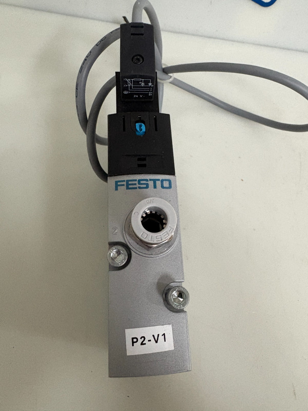 FESTO SOLENOID 8030811 VACF-B-C1-1 W/VALVE 575564 VUV5-L30-M32C-AD-G38-F8