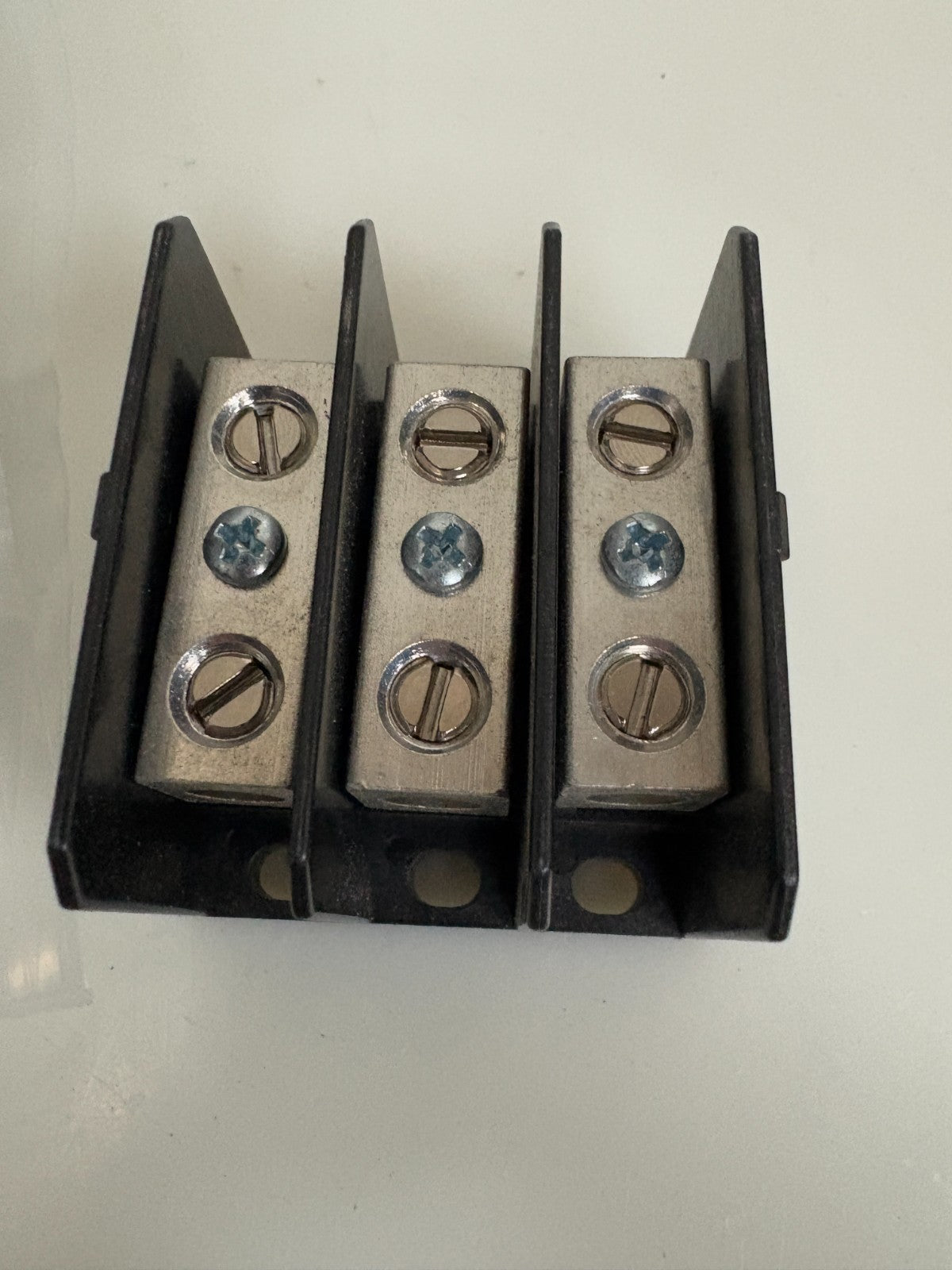 LOT OF 8 SQUARE D POWER DISTRIBUTION BLOCK 9080 LBAS61101