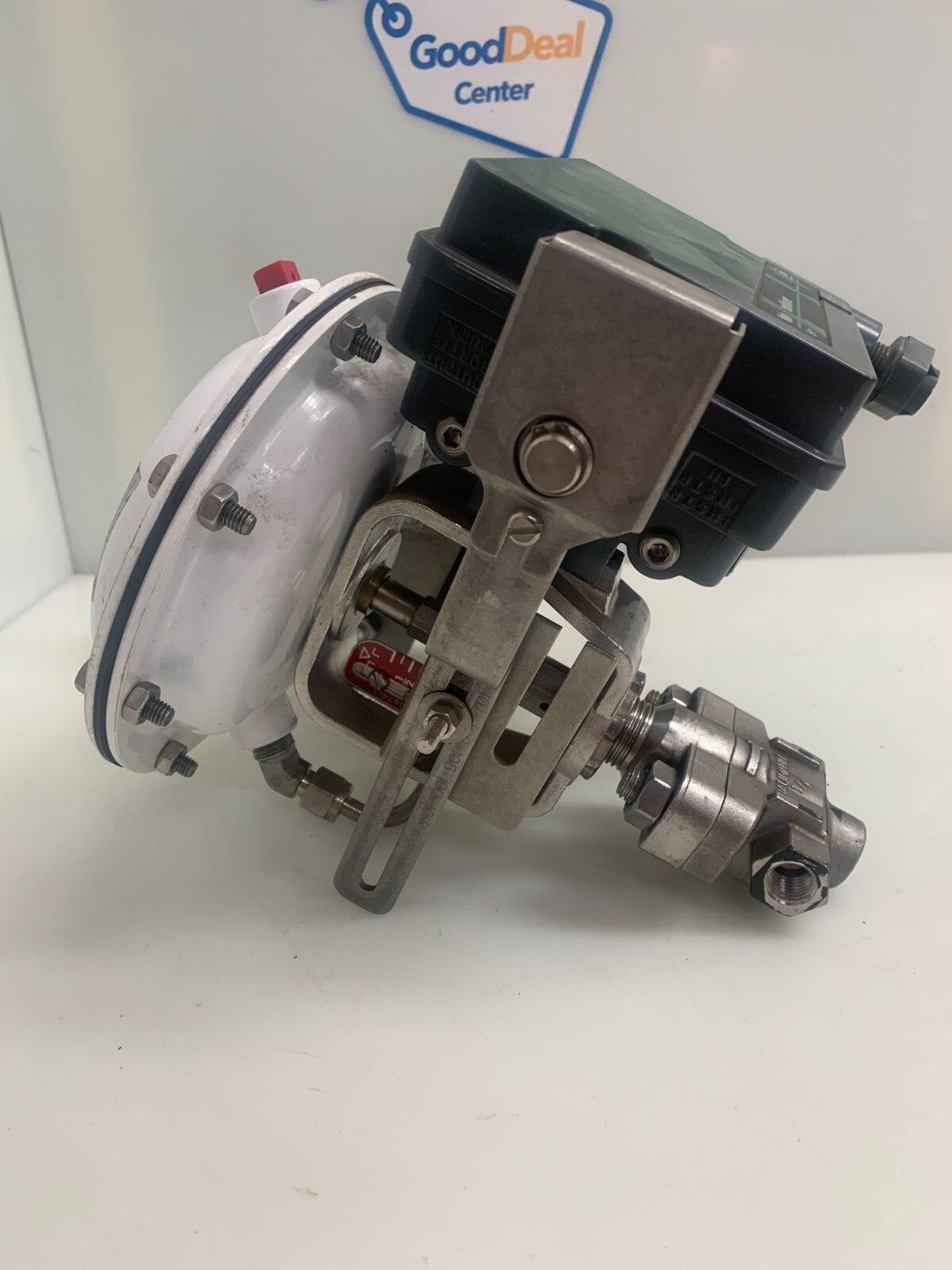 EMERSON FISHER  Valve Positioner Type 3660  w/Control Valve & Pressure Regulator