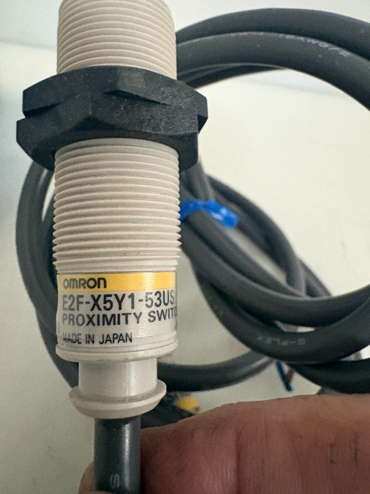 OMRON PROXIMITY SWITCH E2F-X5Y1-53US 2