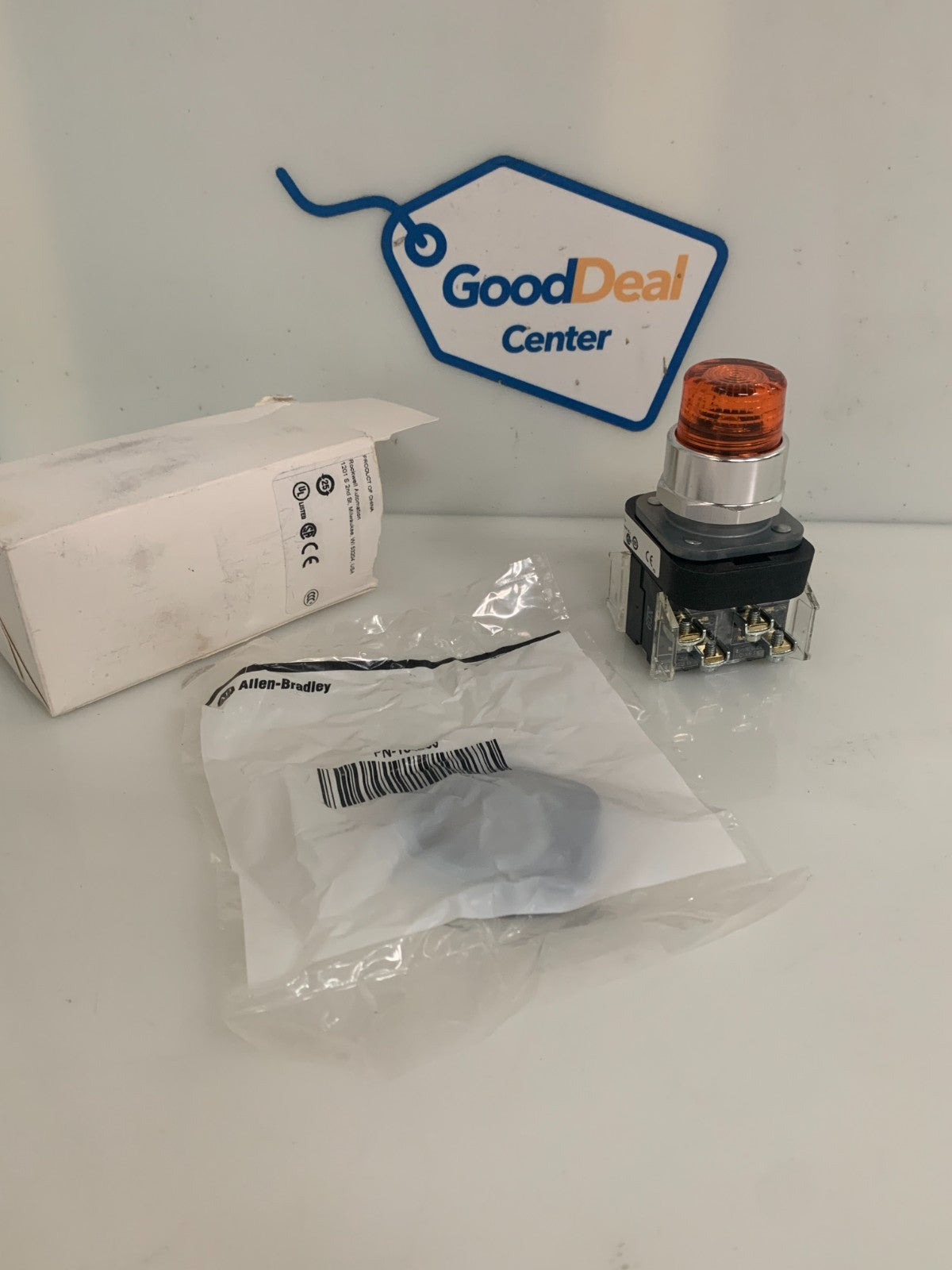 ALLEN BRADLEY 800T-QB24A T MOMENTARY PUSH BUTTON0