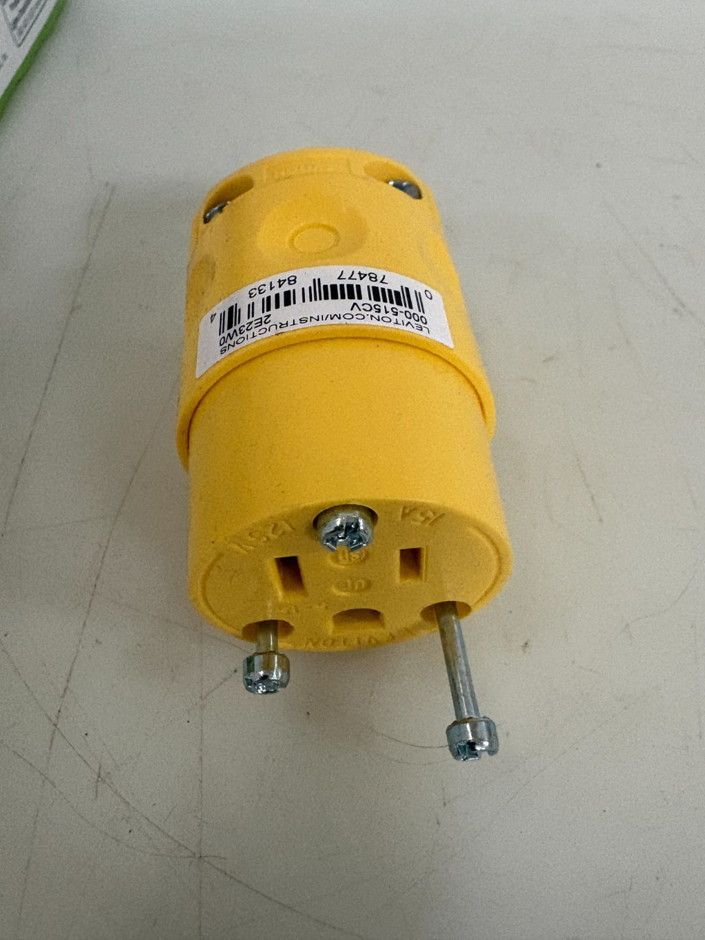BOX OF 10 LEVITON 2 POLE 3 WIRE POLARIZED ROUND CONNECTOR 515CV1