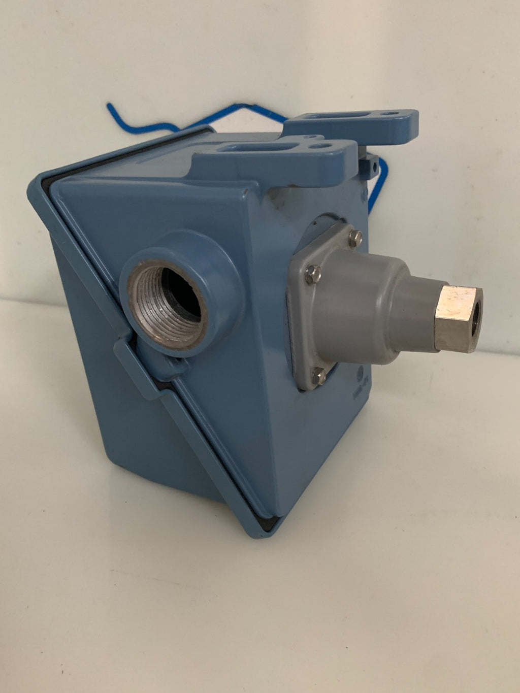 UNITED ELECTRIC CONTROLS PRESSURE GAUGE H 400-274