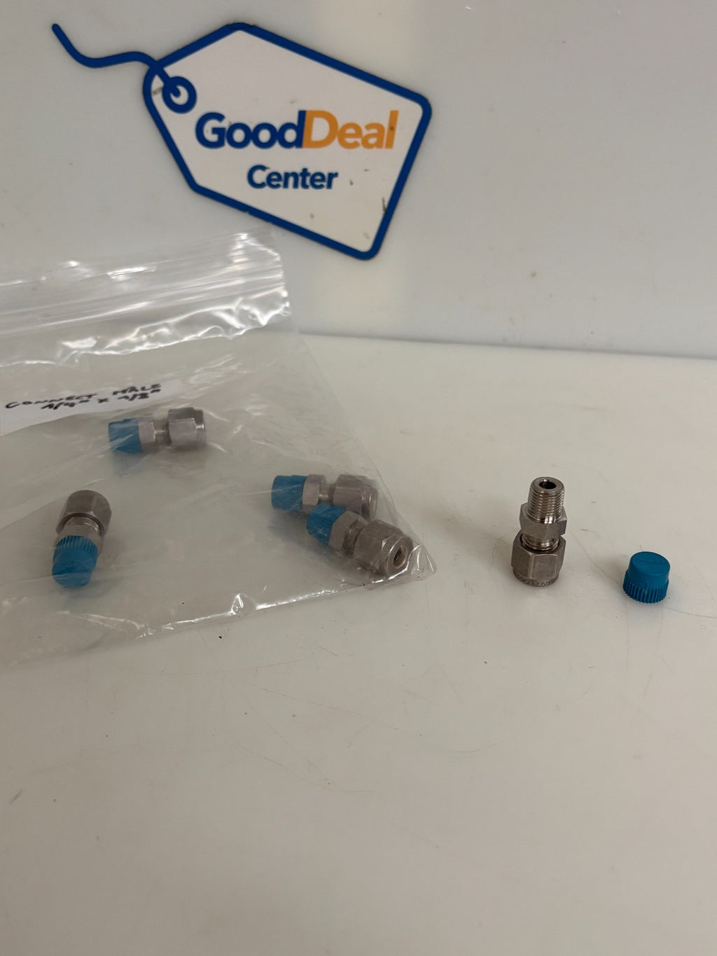 LOT OF 5 SWAGELOK UNION 1/4X1/8 316-9XZ0